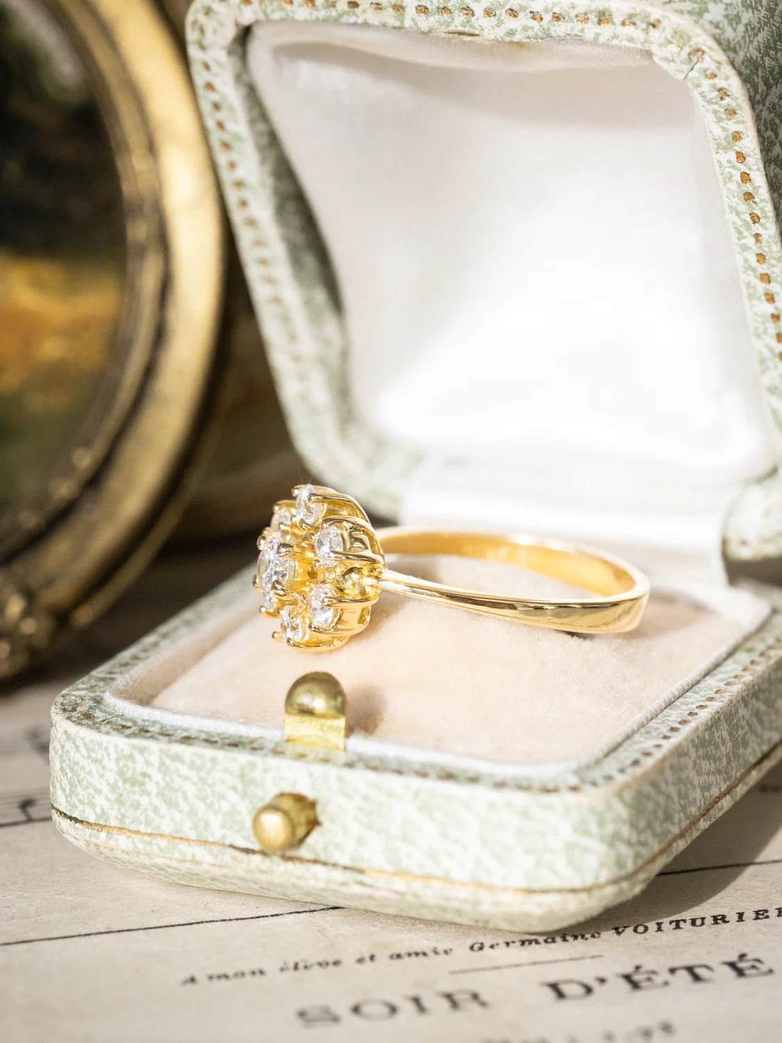 LA LORETTA, magnifique bague Marguerite vintage en or jaune 18 carats et sept diamants étincelants ✨