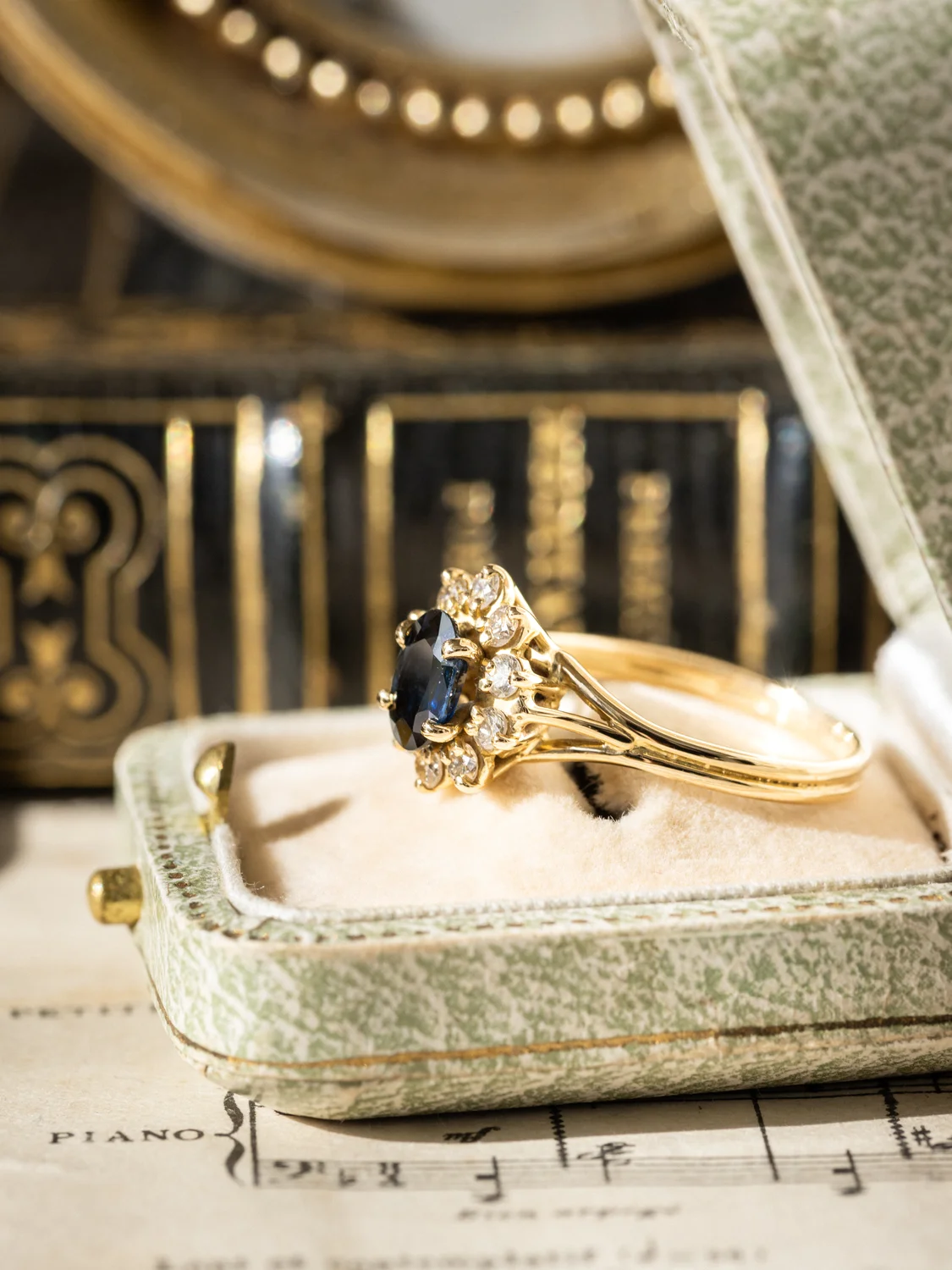 LA AMELINE, sublime bague Marguerite vintage en or jaune 18 carats, saphir & diamants scintillants ✨