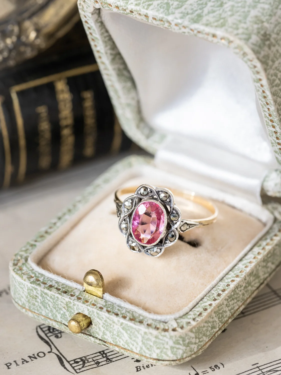 LA ARAMINTA, sublime et romantique bague Marguerite ancienne Belle Époque (circa 1900) en or 18 carats et argent, pierre rose en serti clos millegrain & marcassites scintillantes ✨