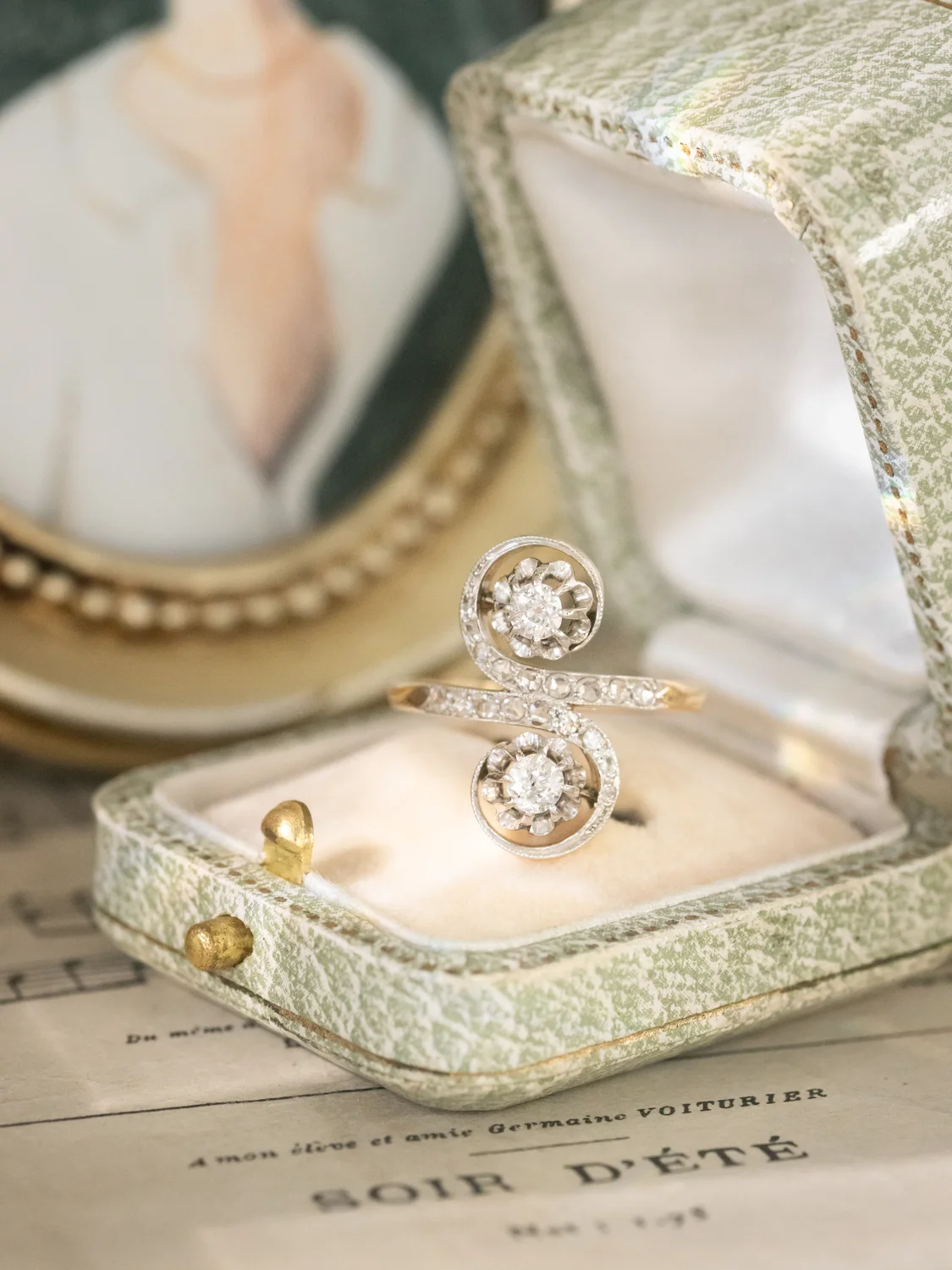 LA EDMONDE, sublime et romantique bague ancienne Toi & Moi Belle Époque (circa 1890) en or 18 carats deux tons & diamants scintillants ✨