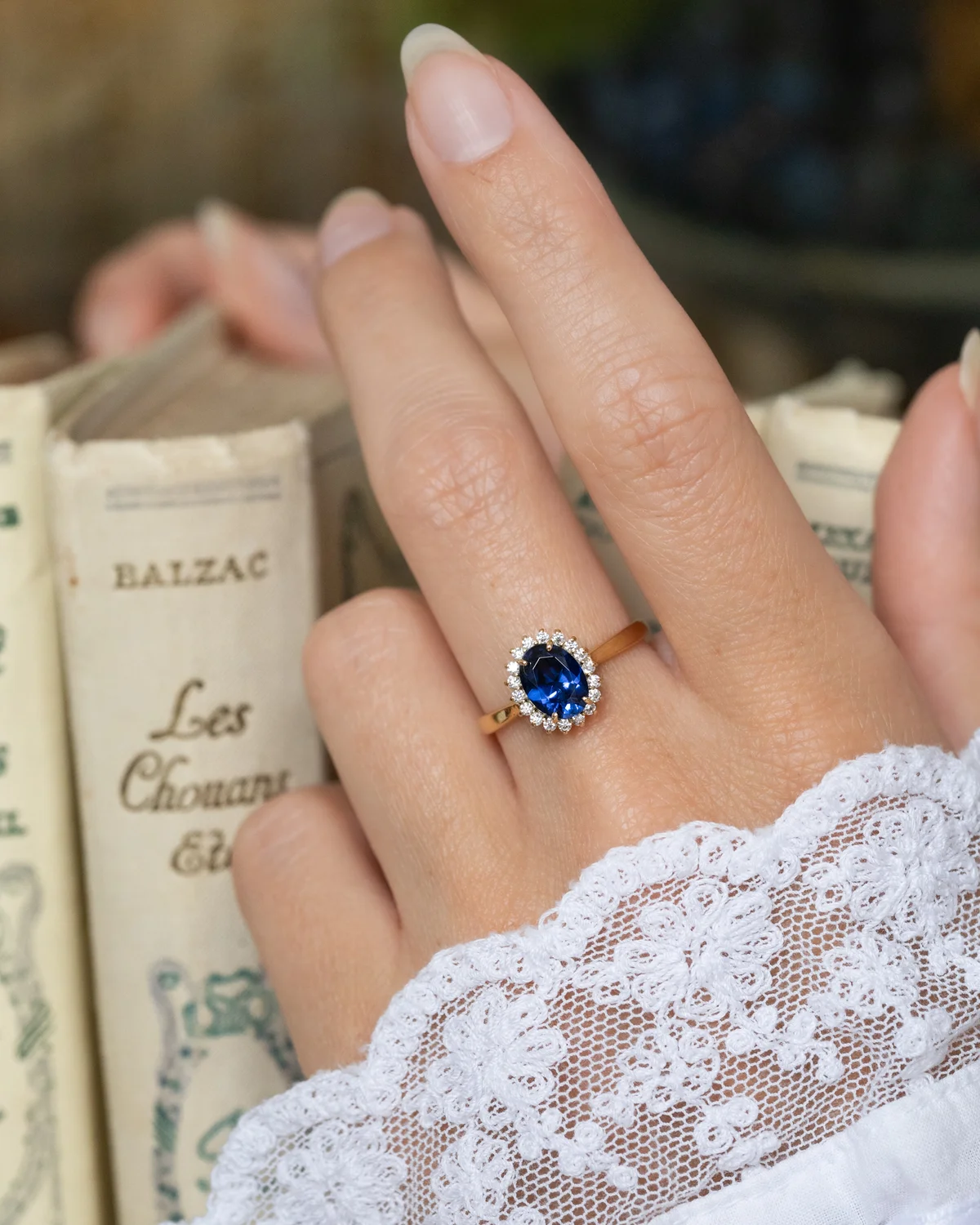 LA YSA, merveilleuse bague halo en or jaune 14 carats, saphir & diamants scintillants ✨