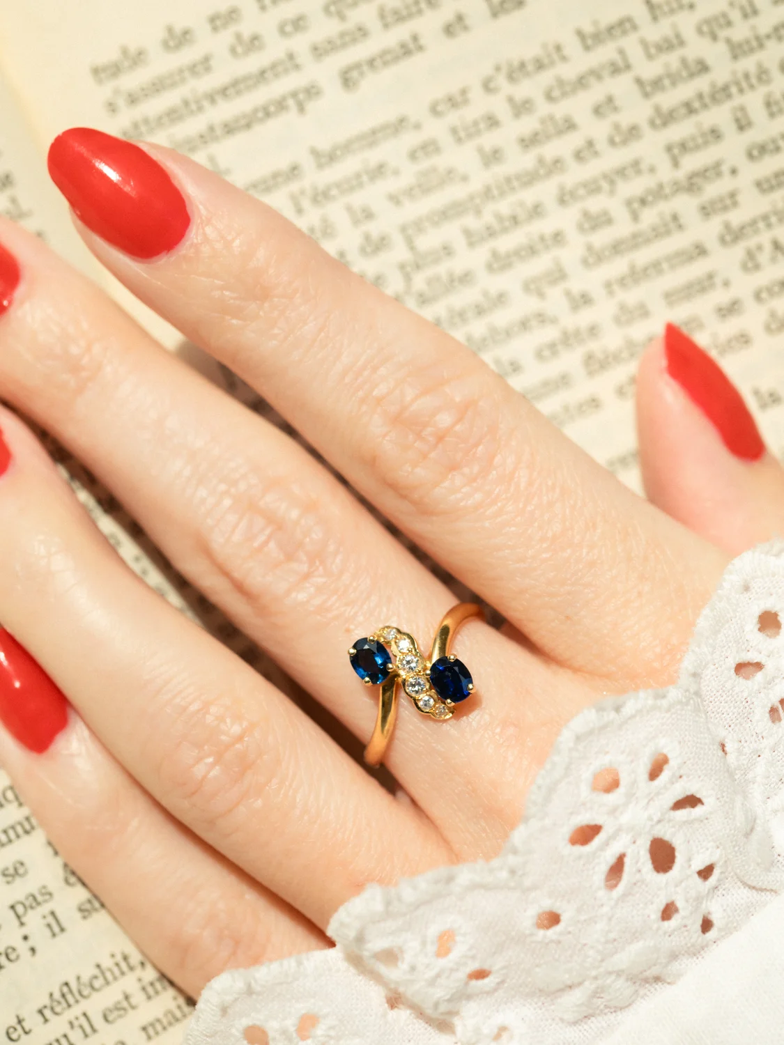 LA LINDA, adorable et envoûtante bague Toi & Moi vintage en or 18 carats, saphirs & diamants étincelants ✨