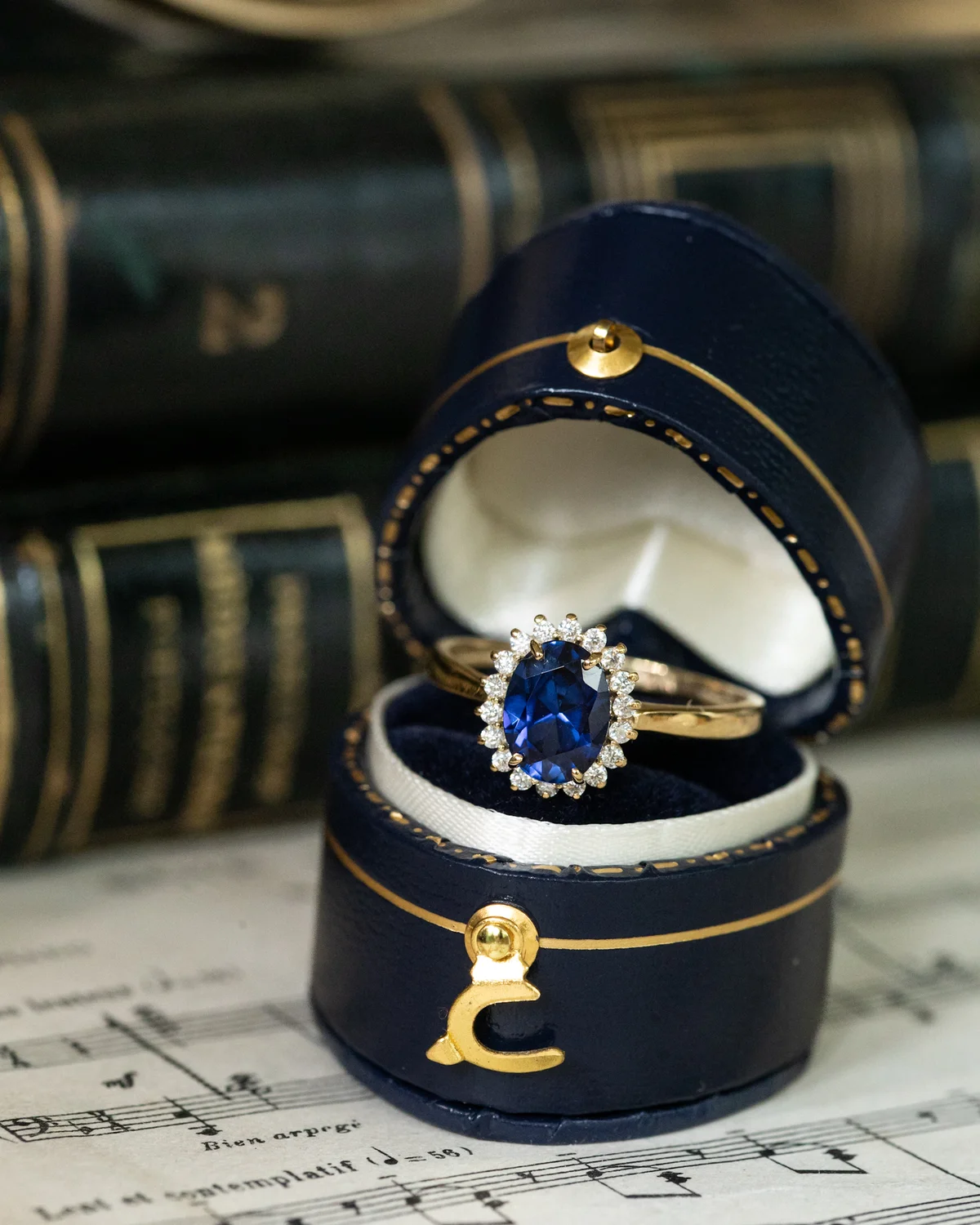 LA YSA, merveilleuse bague halo en or jaune 14 carats, saphir & diamants scintillants ✨