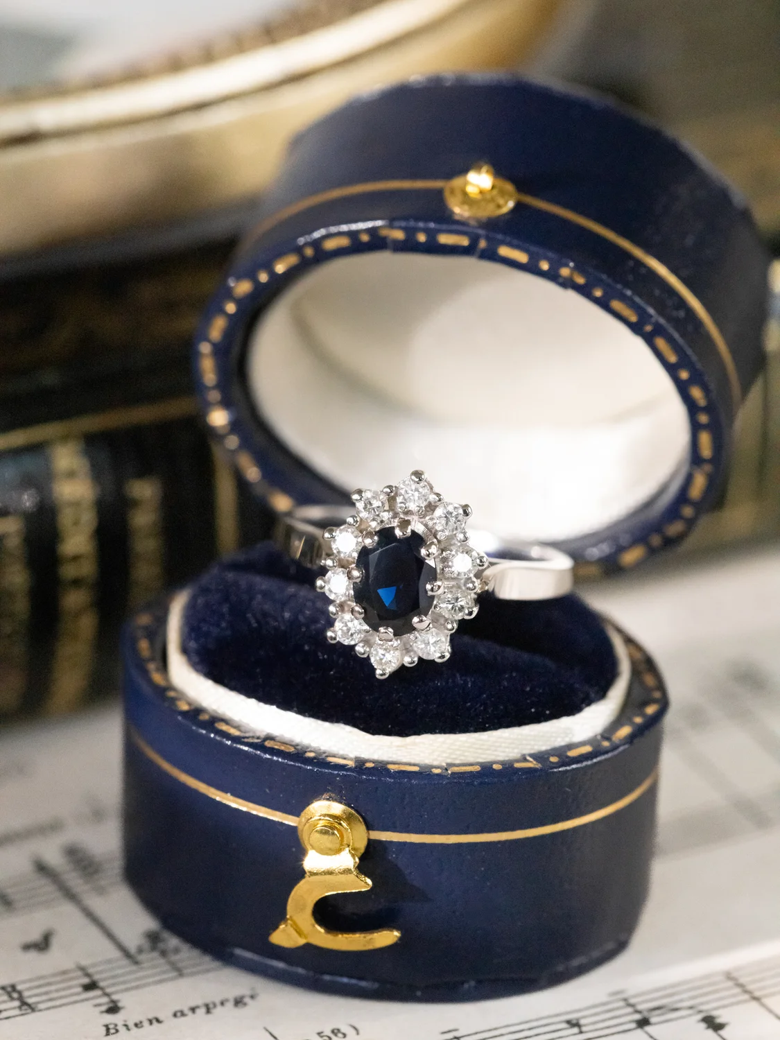 LA ÉLIANE, sublime et envoûtante bague Marguerite vintage en or blanc 18 carats, saphir & diamants étincelants ✨