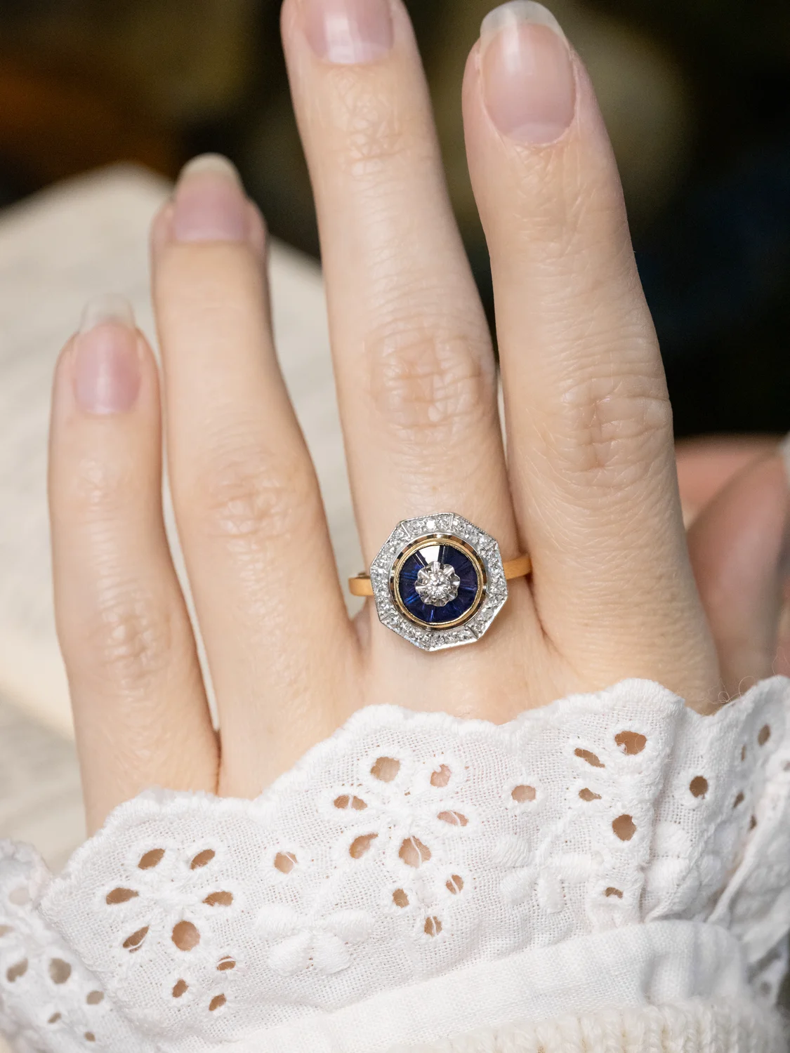 LA OCTAVIA, magnifique bague octogonale vintage de style Art Déco en or 18 carats deux tons, 25 diamants & saphirs calibrés ✨