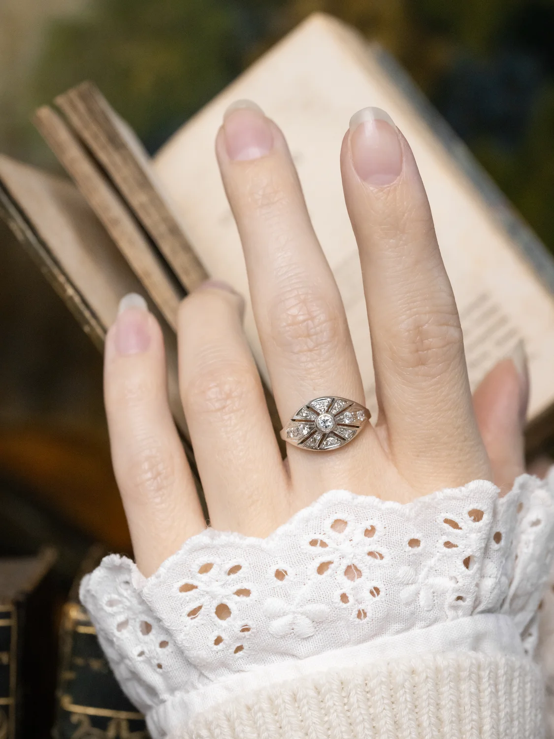 LA WILMA, magnifique bague dôme / bandeau vintage de style Art Déco en or blanc 18 carats & diamants ✨