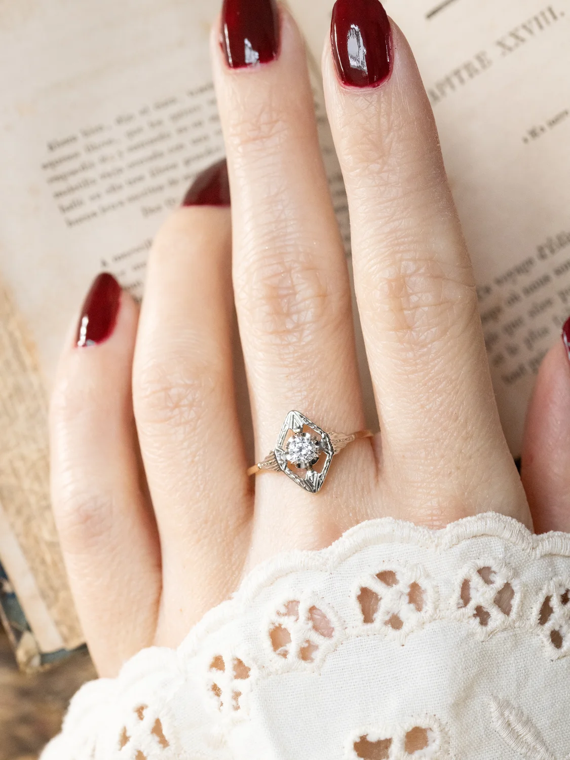 LA HILDA, sublime et lumineuse bague ancienne Art Déco (circa 1930) en or 18 carats deux tons & pierre blanche étincelante ✨