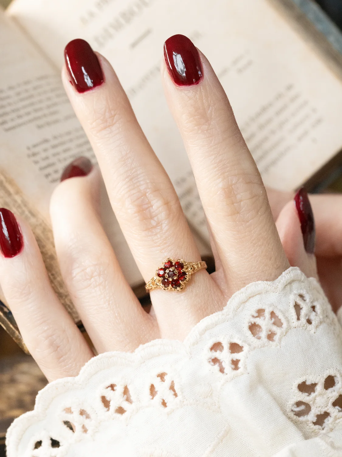 LA MABEL, magnifique bague fleur vintage de style victorien en or jaune 9 carats & grenats