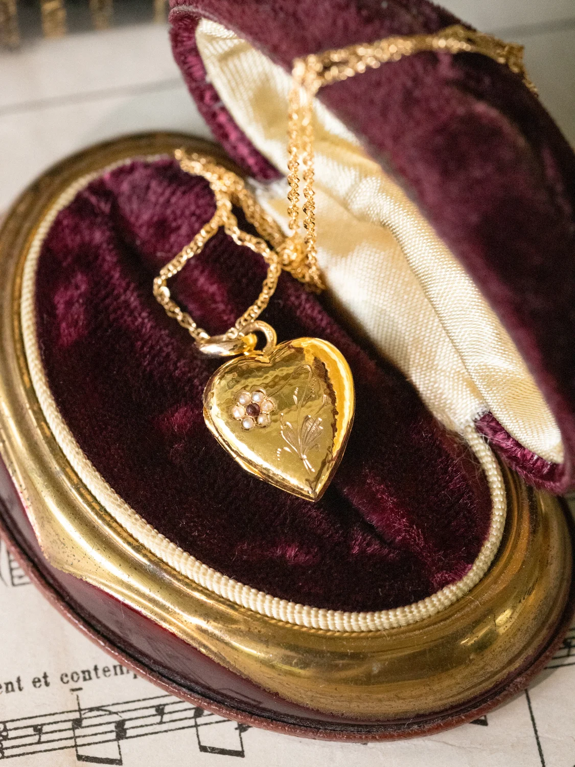 LE LAMARTINE, sublime et romantique pendentif ancien (circa 1900) à secrets / cœur ancien porte-photos en or 18 carats et petites perles (chaîne en or 18 carats incluse) ✨