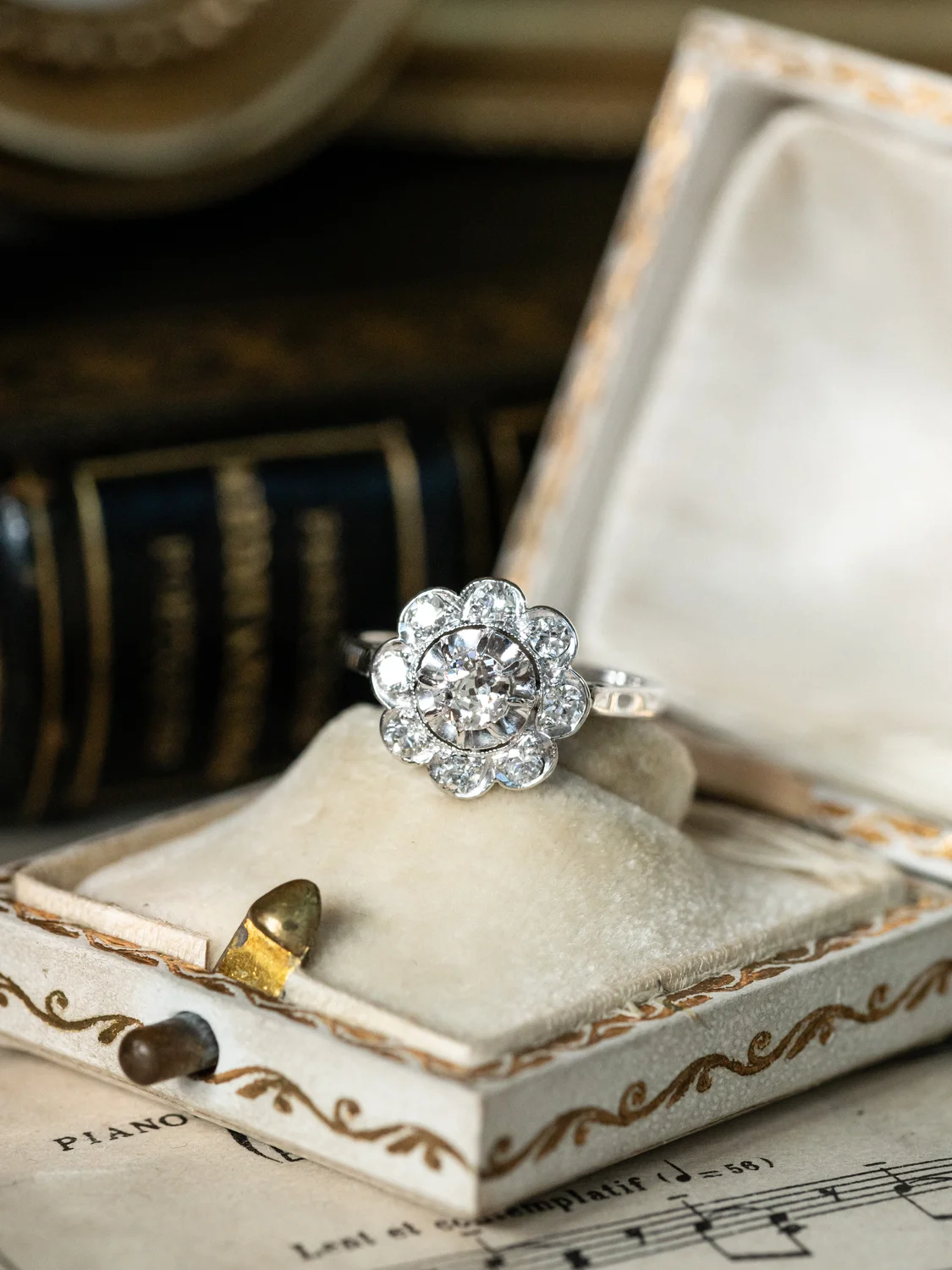 LA IRENE, splendide et merveilleuse bague Marguerite ancienne Art Déco (circa 1920) en or 18 carats, platine et diamants étincelants ✨