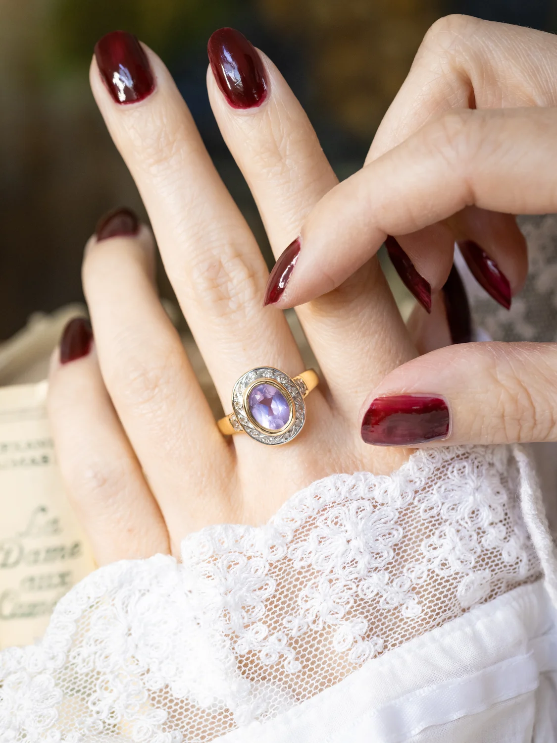 LA LILAS, magnifique bague vintage (circa 1950) en or 18 carats deux tons, améthyste en serti clos & petits diamants ✨