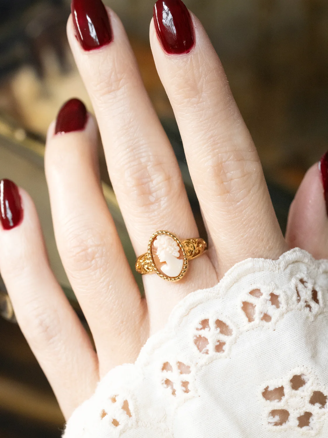 LA ANNETTE, magnifique bague vintage en or jaune 18 carats et camée ✨