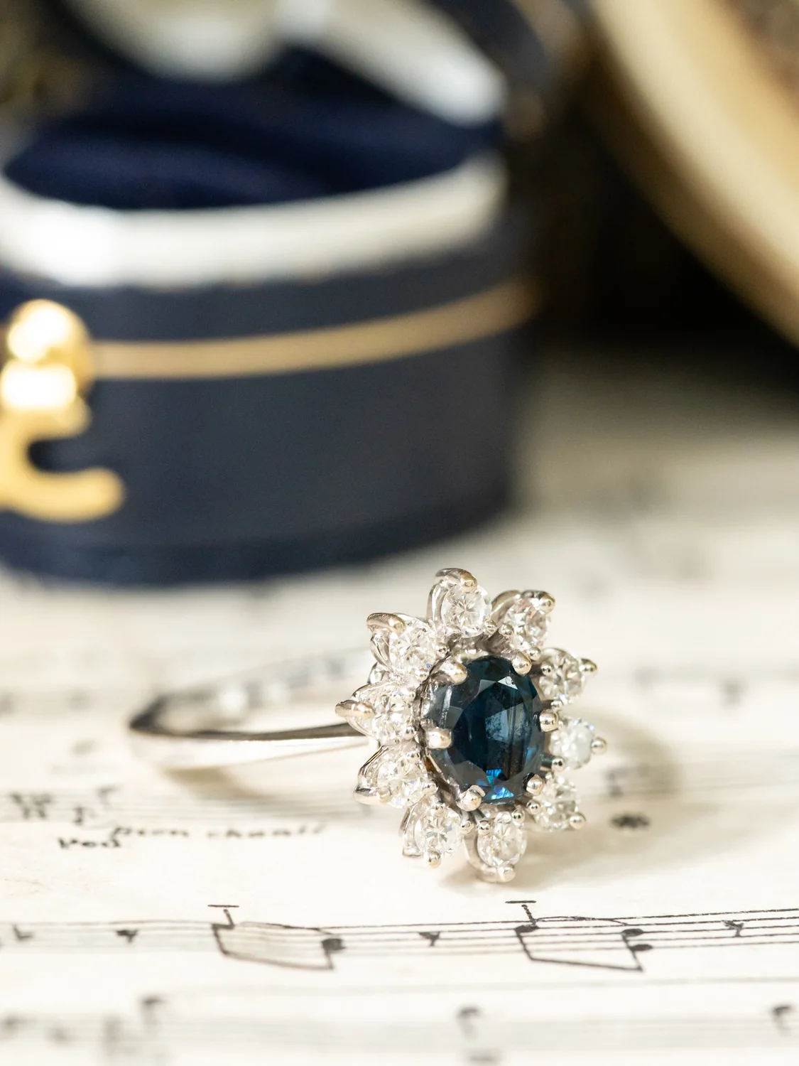 LA LÉNA, sublime bague Marguerite vintage en or blanc 18 carats, saphir & diamants scintillants ✨