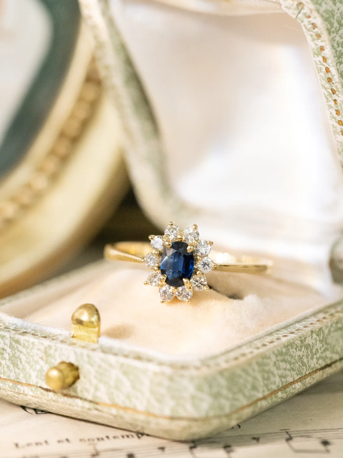 LA SOLENNE, magnifique bague Marguerite vintage (circa 1960) en or 18 carats, saphir & diamants scintillants ✨