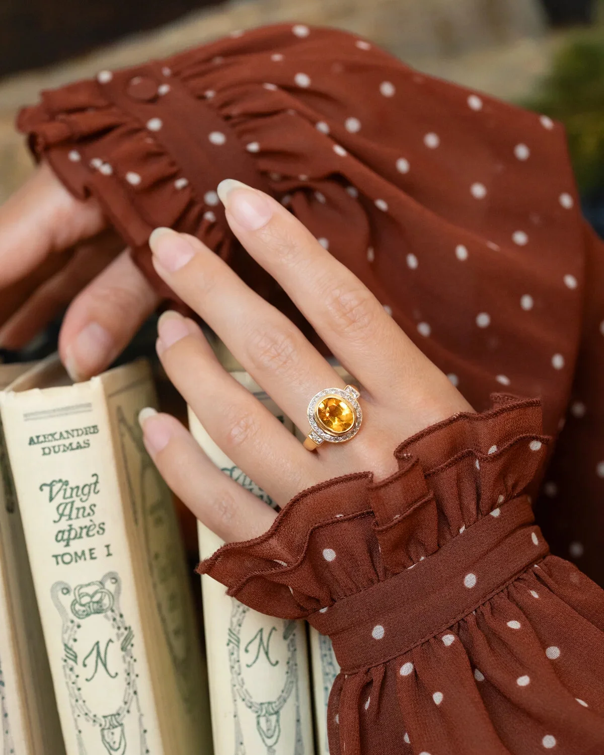 LA NORAH, sublime bague ancienne (circa 1950) en or 18 carats, citrine en serti clos & halo de diamants ✨ 