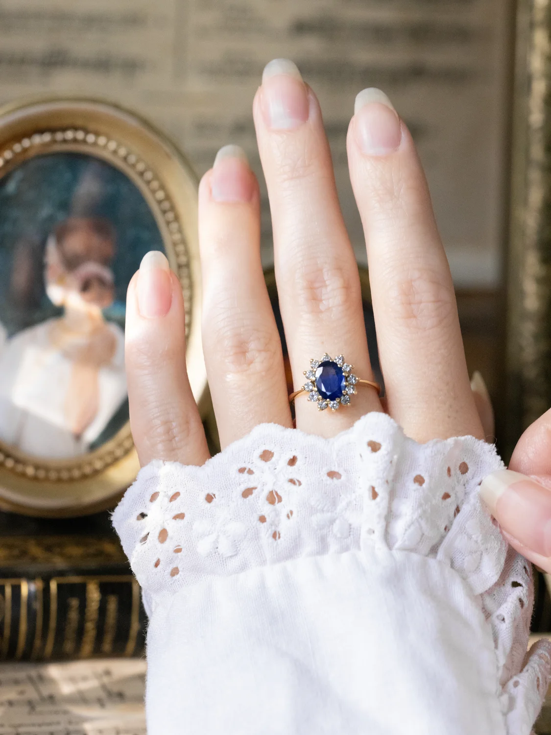 LA DENISE, sublime et envoûtante bague Marguerite vintage en or jaune 18 carats, saphir & entourage diamants scintillants ✨ (avec certificat HRD Antwerp)