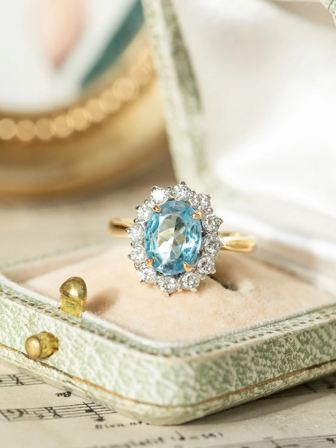 LA EVELINA, merveilleuse et lumineuse bague Pompadour vintage en or 18 carats deux tons, topaze & diamants scintillants ✨