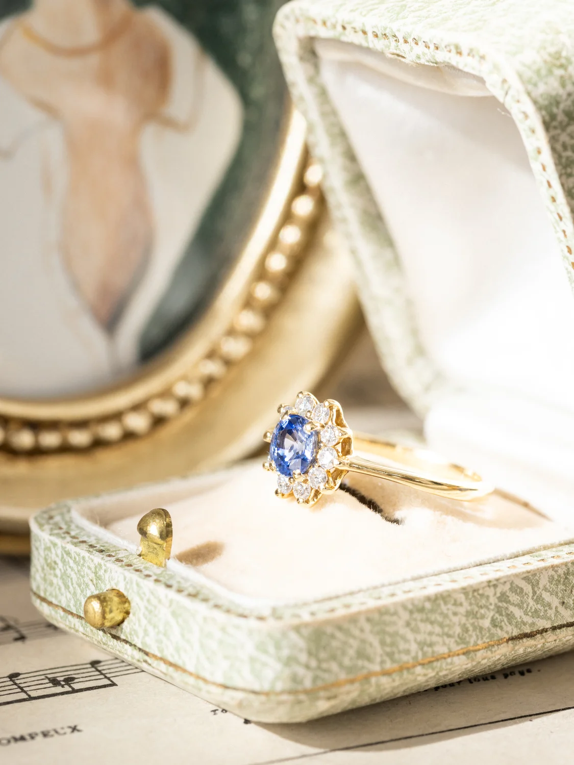 LA JOLINE, sublime et lumineuse bague Marguerite vintage en or jaune 18 carats, saphir bleu ciel & diamants scintillants ✨