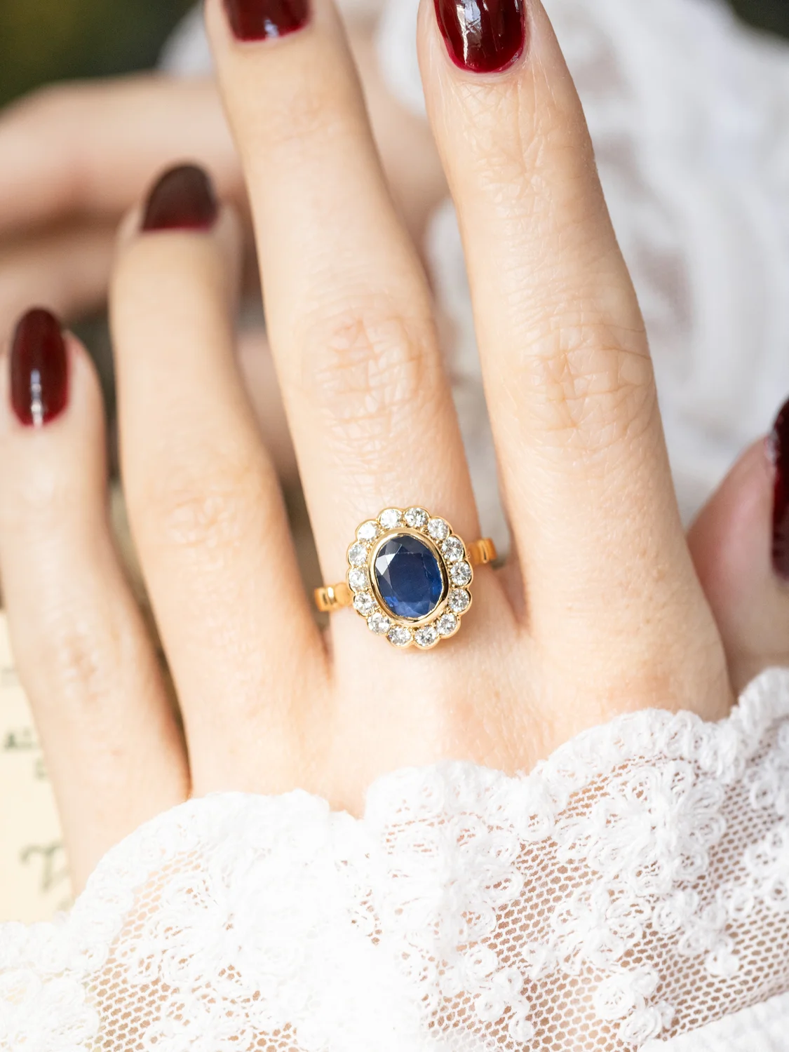 LA MARINA, merveilleuse bague Pompadour vintage en or jaune 18 carats, saphir 1,20 ct en serti clos & diamants étincelants ✨