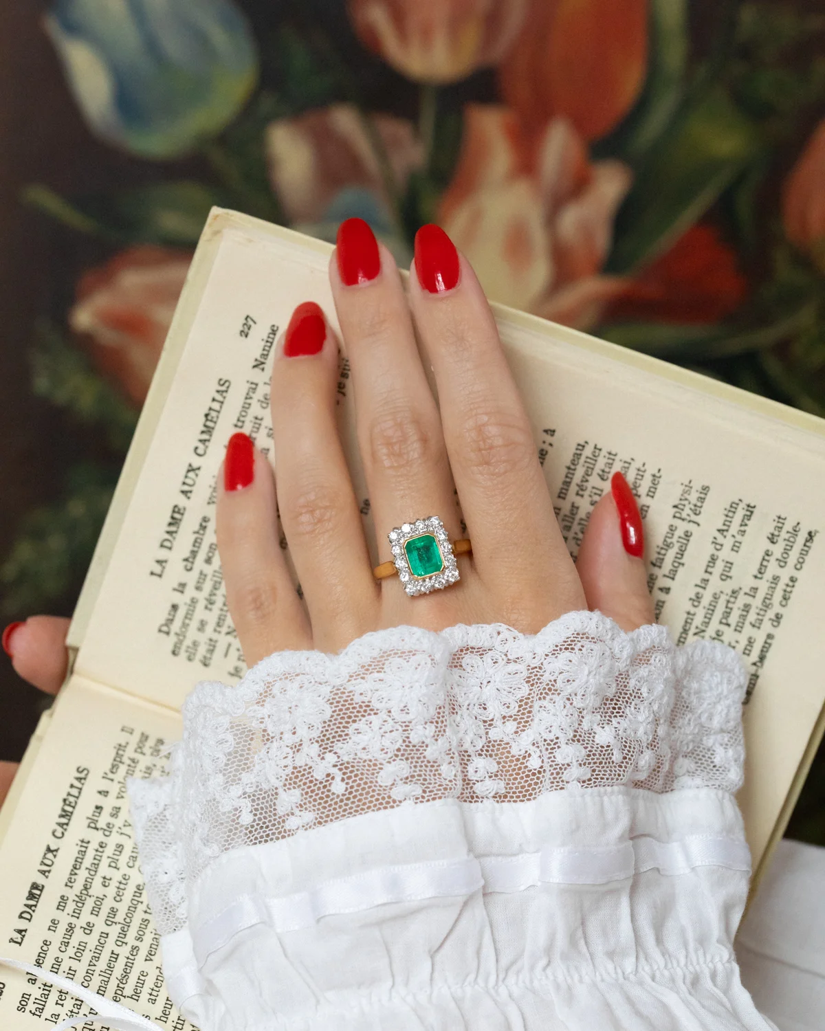 LA VIRGINIE, sublime et lumineuse bague vintage (seconde moitié du XXe) en or 18 carats deux tons, émeraude en serti clos et diamants scintillants ✨