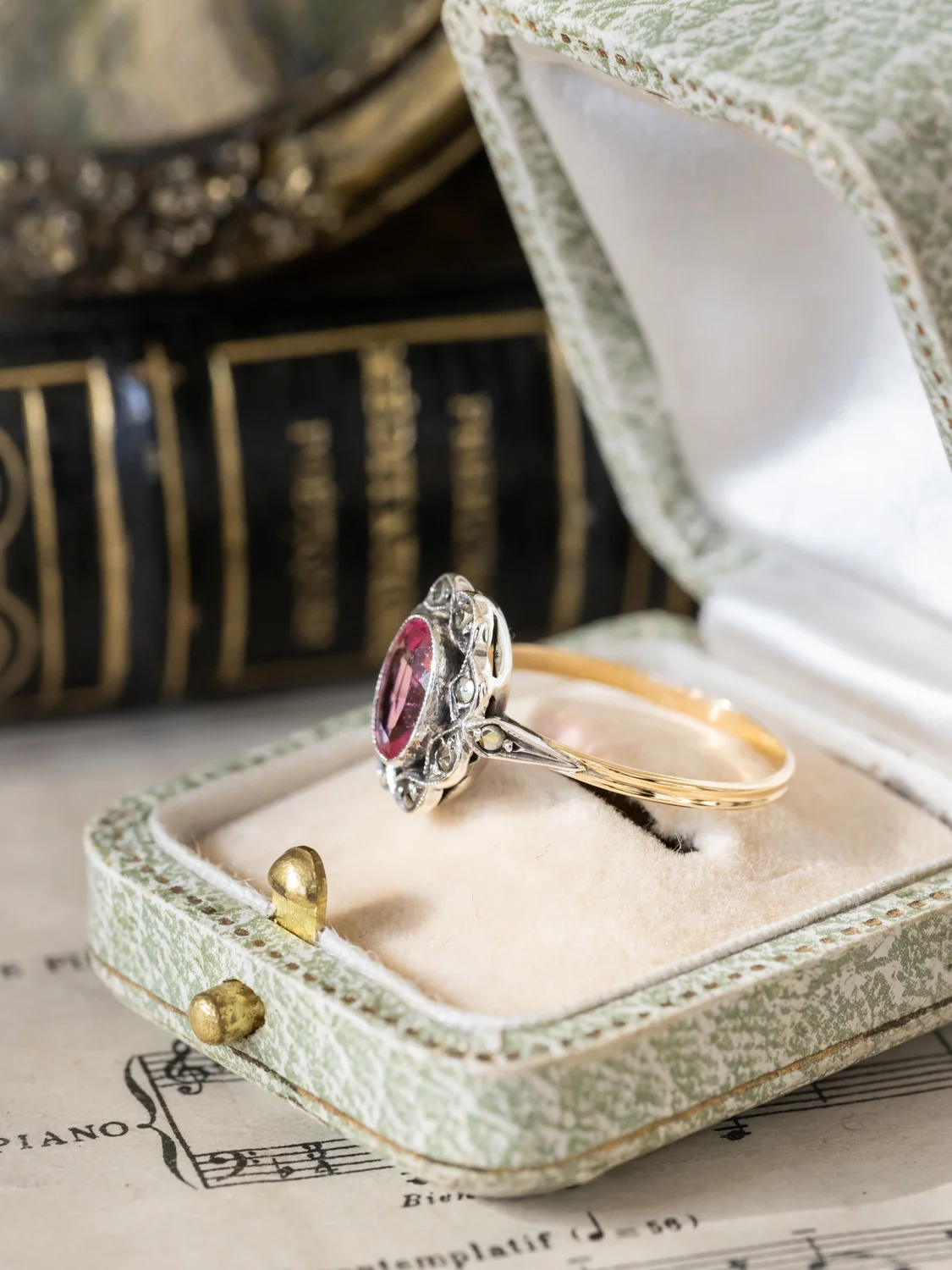 LA ARAMINTA, sublime et romantique bague Marguerite ancienne Belle Époque (circa 1900) en or 18 carats et argent, pierre rose en serti clos millegrain & marcassites scintillantes ✨