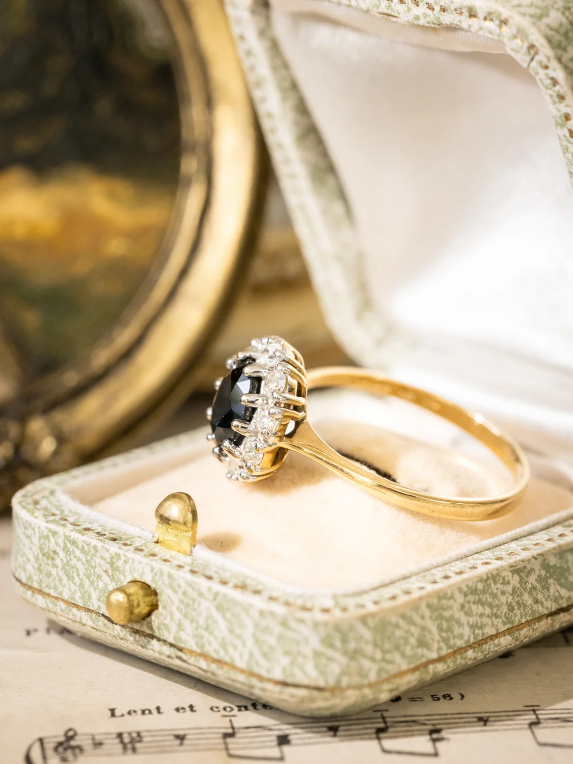 LA ÉMILIENNE, sublime et envoûtante bague Pompadour vintage en or 18 carats deux tons, saphir & diamants scintillants ✨