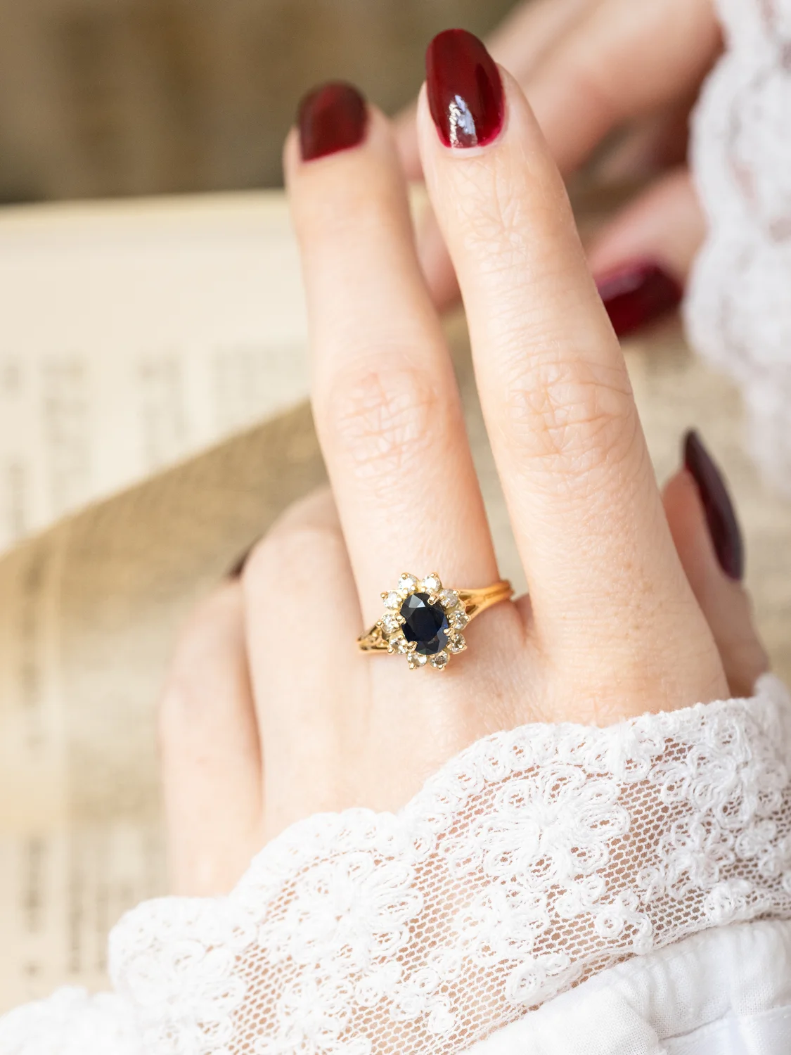 LA AMELINE, sublime bague Marguerite vintage en or jaune 18 carats, saphir & diamants scintillants ✨
