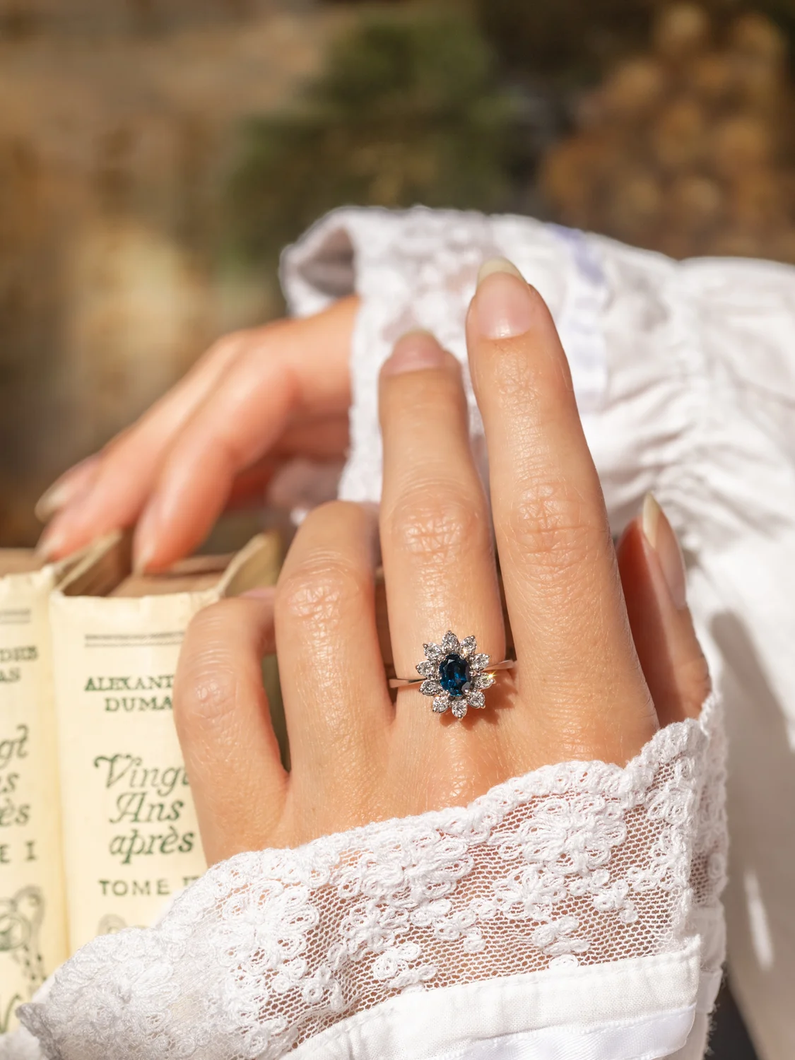 LA LÉNA, sublime bague Marguerite vintage en or blanc 18 carats, saphir & diamants scintillants ✨