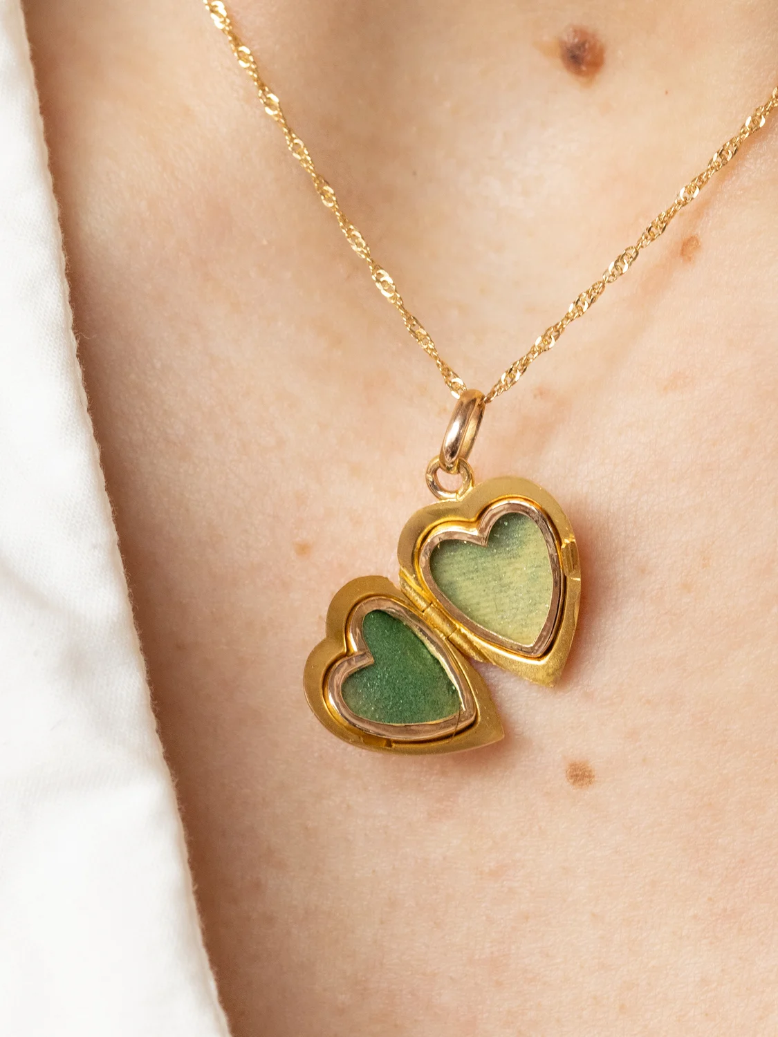 LE LAMARTINE, sublime et romantique pendentif ancien (circa 1900) à secrets / cœur ancien porte-photos en or 18 carats et petites perles (chaîne en or 18 carats incluse) ✨