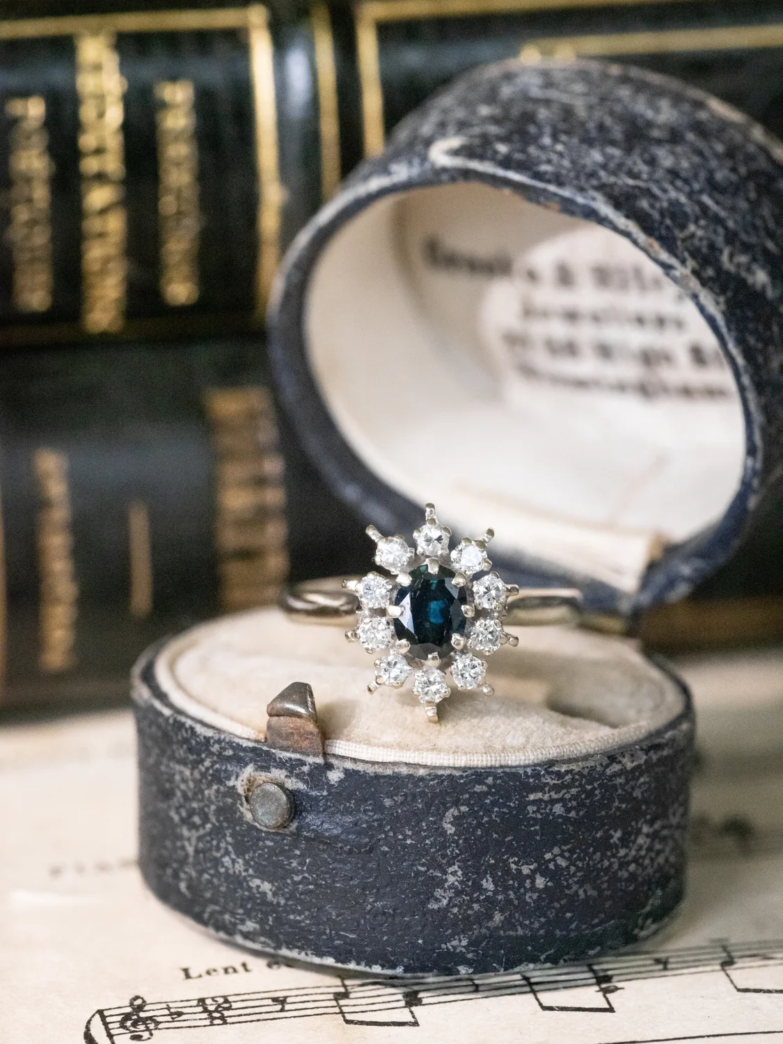 LA ELIANA, sublime et envoûtante bague Marguerite vintage en or blanc 18 carats, saphir & diamants scintillants ✨