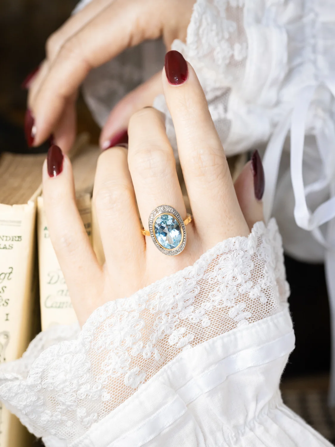 LA ONDINE, sublime et lumineuse bague vintage en or 18 carats deux tons, topaze 4 carats en serti clos & petits diamants ✨