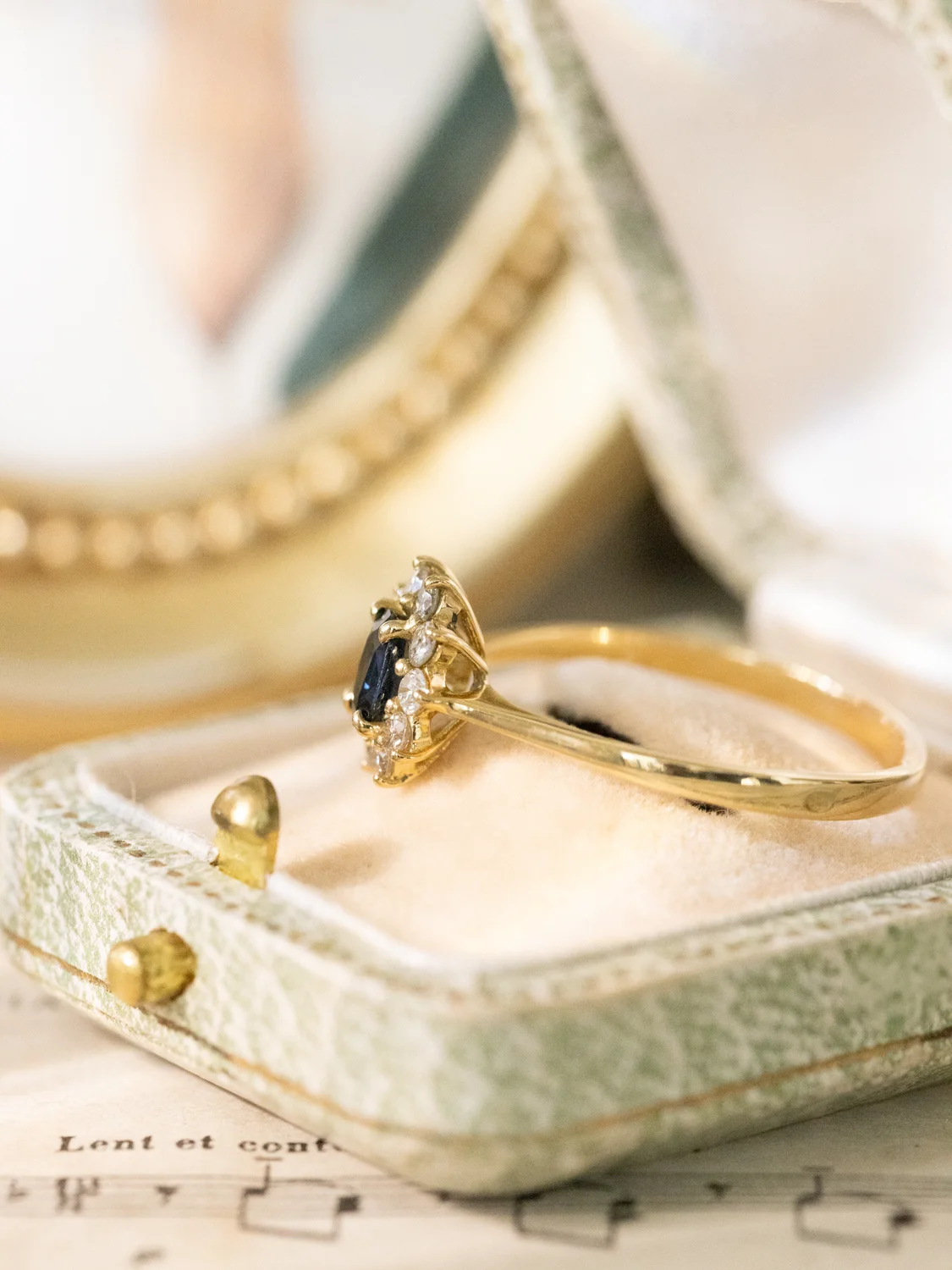 LA SOLENNE, magnifique bague Marguerite vintage (circa 1960) en or 18 carats, saphir & diamants scintillants ✨