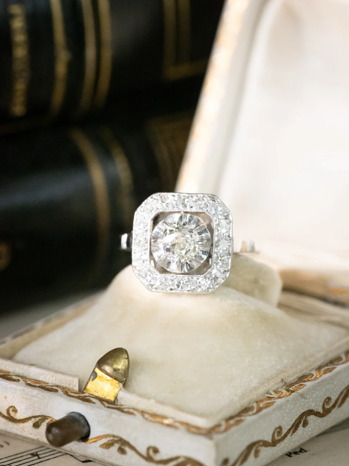 LA BILLIE, magnifique bague Art Déco (circa 1930) en or blanc 18 carats, platine & diamants ✨