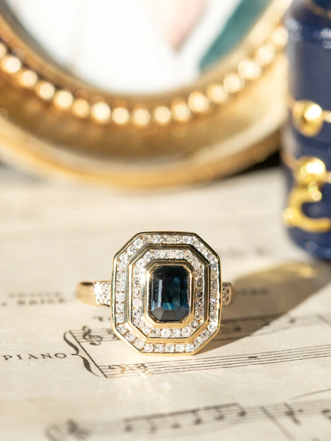 LA SOLÈNE, magnifique bague octogonale de style Art Déco en or 18 carats, saphir & 60 diamants scintillants ✨