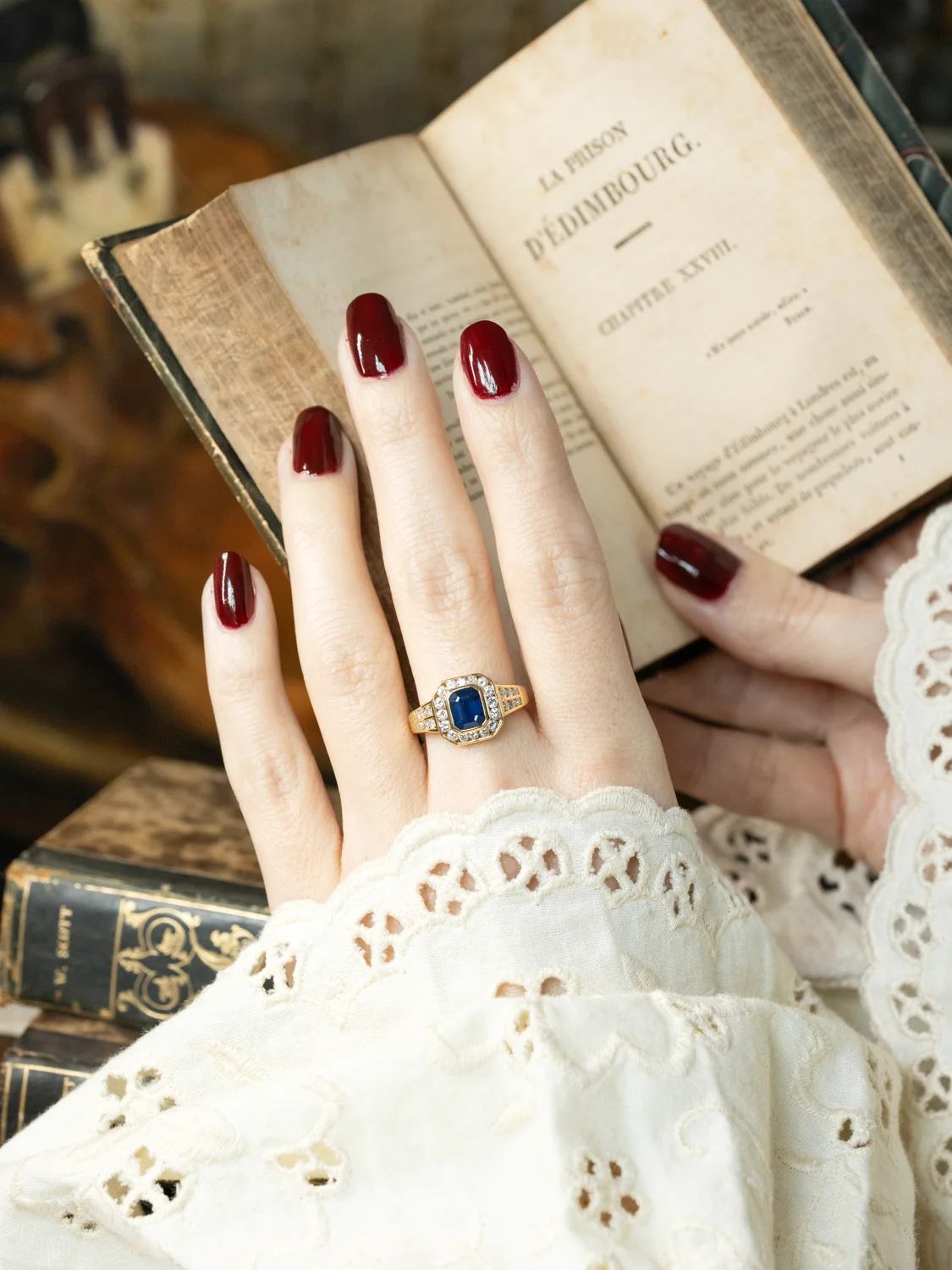 LA LÉONORE, sublime bague octogonale vintage de style Art Déco en or jaune 18 carats, saphir en serti clos & diamants étincelants ✨