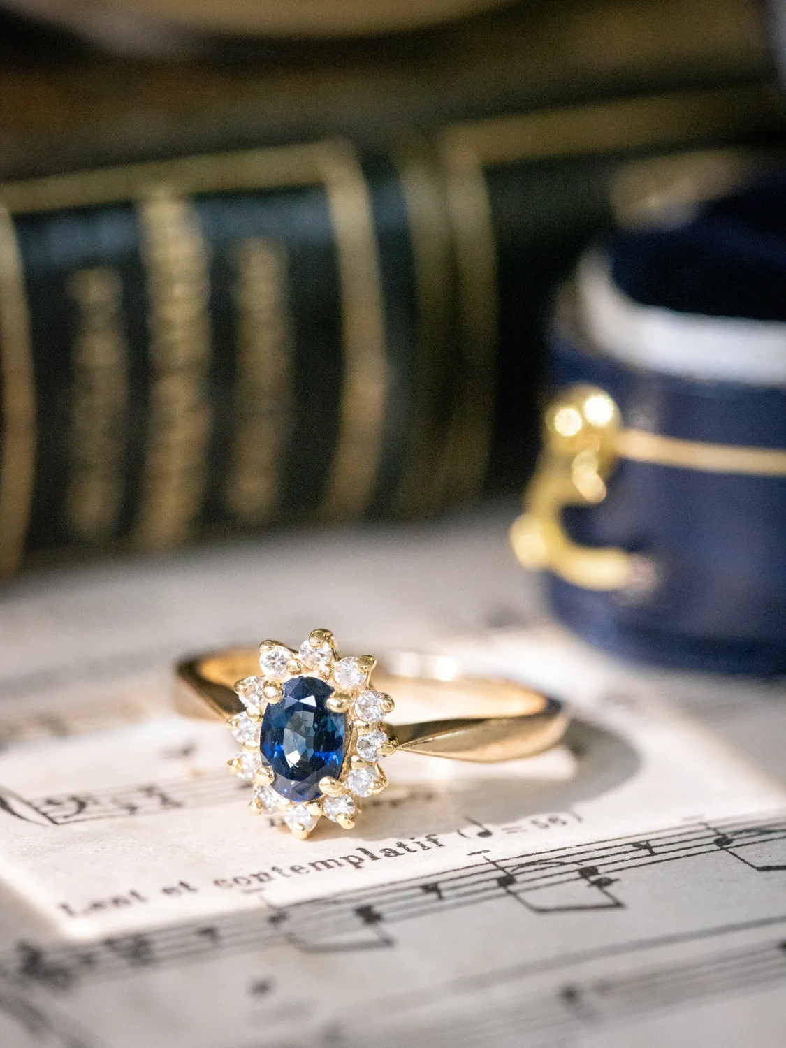 LA FLAVIE, adorable petite bague Marguerite vintage en or 18 carats, saphir & diamants ✨