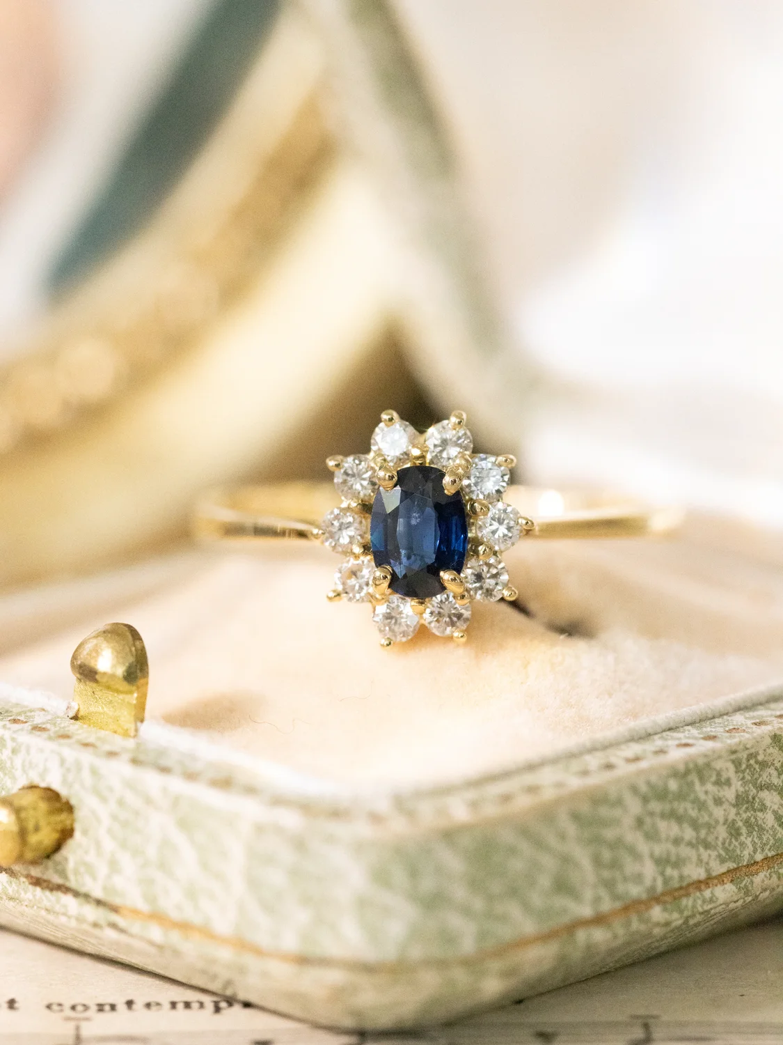 LA SOLENNE, magnifique bague Marguerite vintage (circa 1960) en or 18 carats, saphir & diamants scintillants ✨