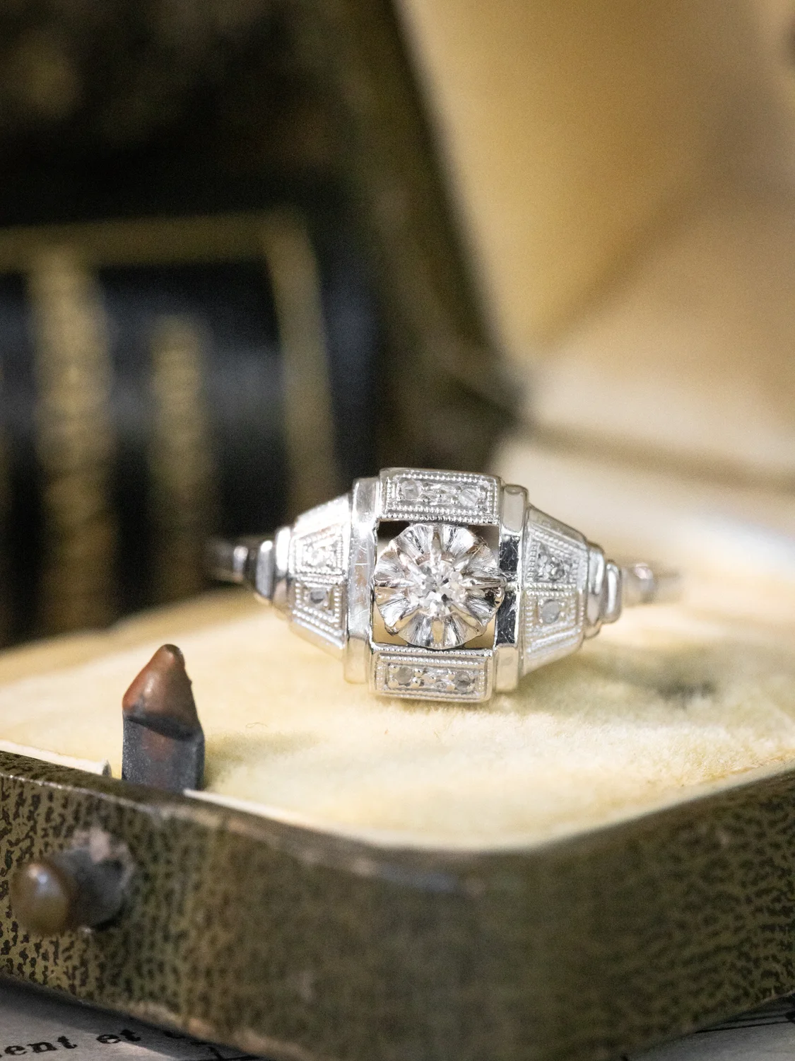 LA CLÉLIE, superbe et élégante bague Art Déco (circa 1930) en or blanc 18 carats, platine & diamants ✨