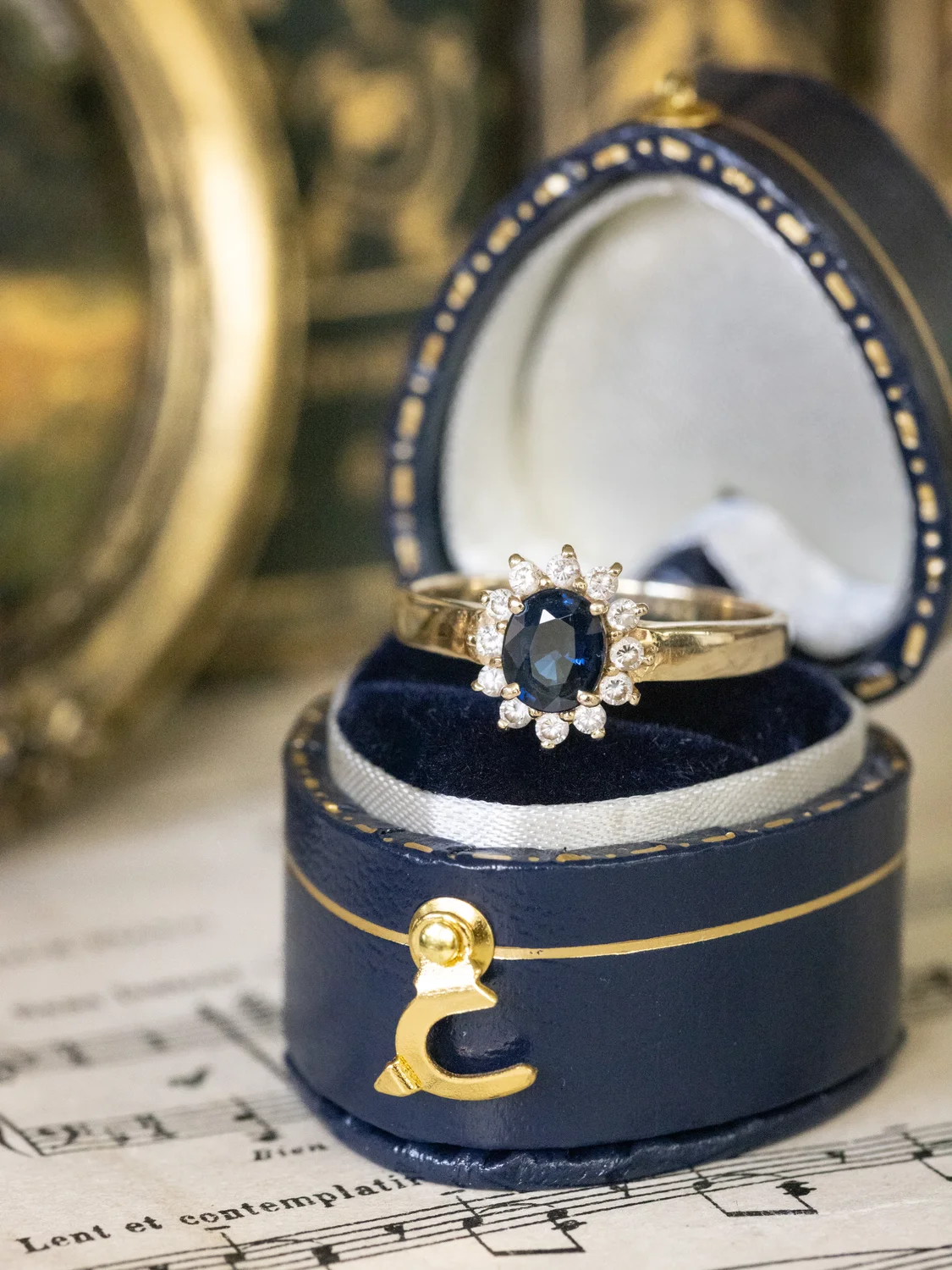 LA BETTIE, sublime bague Marguerite vintage en or jaune 14 carats, saphir & pierres blanches scintillantes ✨