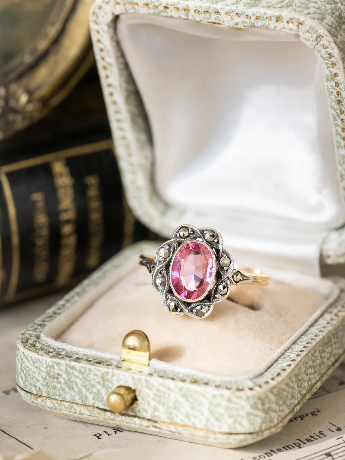 LA ARAMINTA, sublime et romantique bague Marguerite ancienne Belle Époque (circa 1900) en or 18 carats et argent, pierre rose en serti clos millegrain & marcassites scintillantes ✨