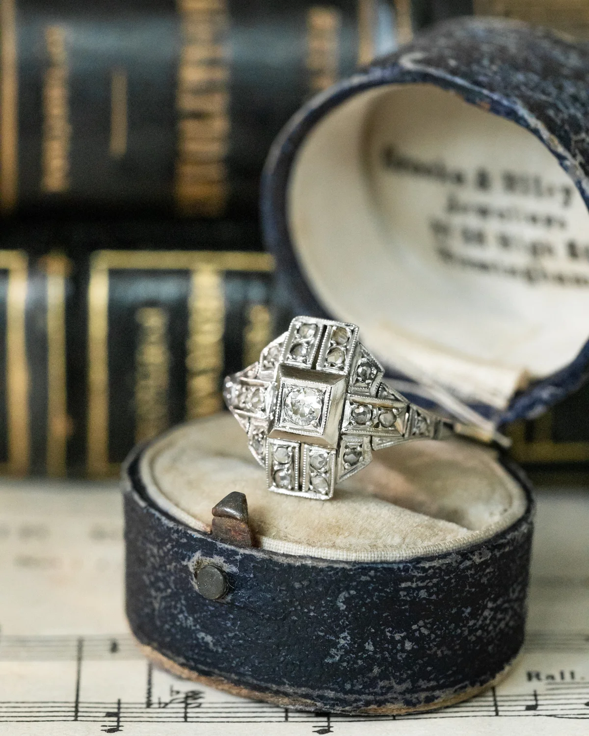 LA ADA, magnifique bague ancienne Art Déco (circa 1925) en or 18 carats, platine et diamants ✨