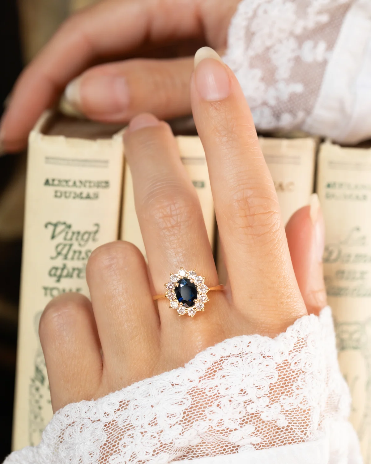 LA CLOTILDE, sublime bague Marguerite vintage en or 18 carats, saphir 1,25 ct et diamants scintillants ✨