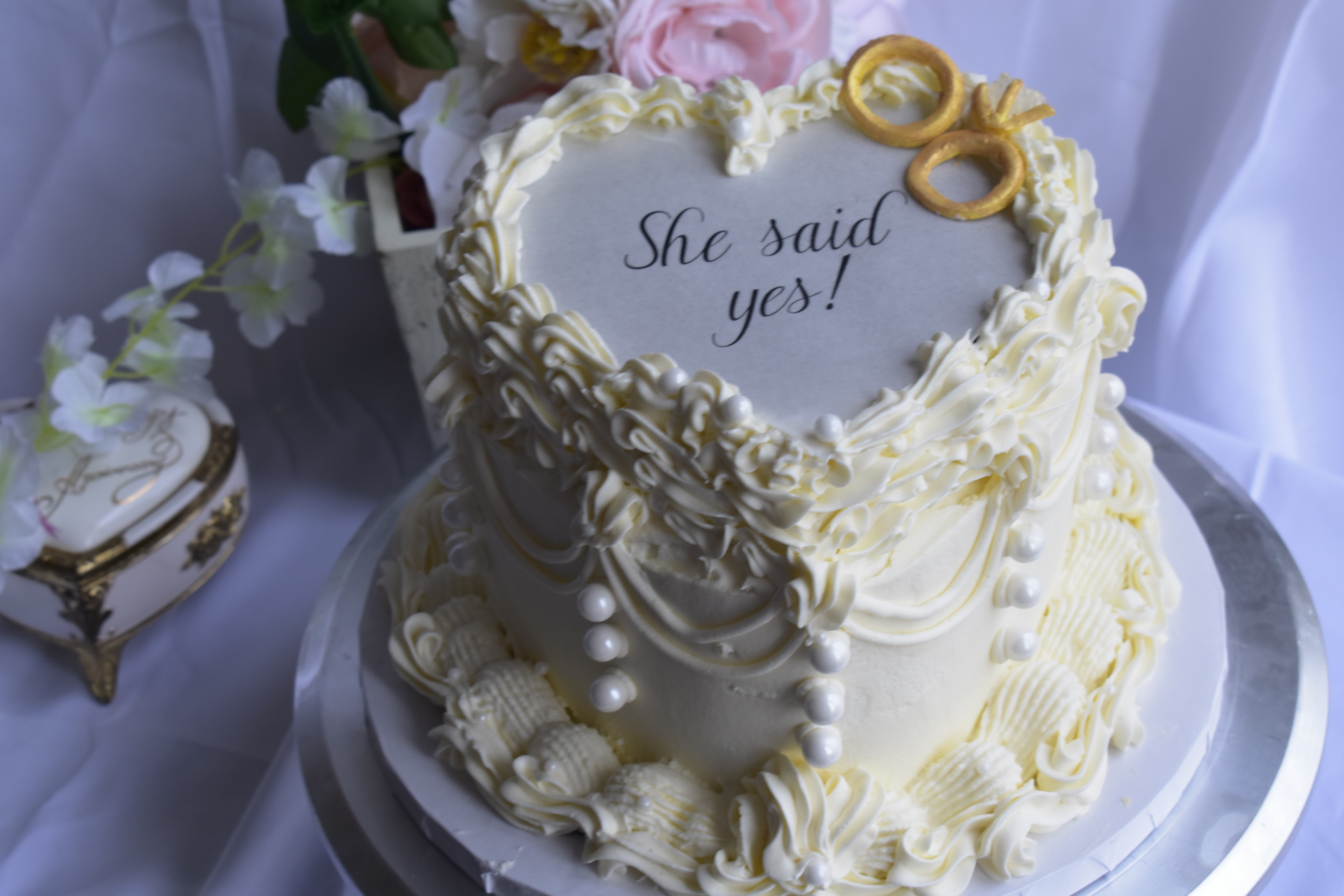 Single Tier 3 layer 8" Cake (Vintage Heart Shape Available)