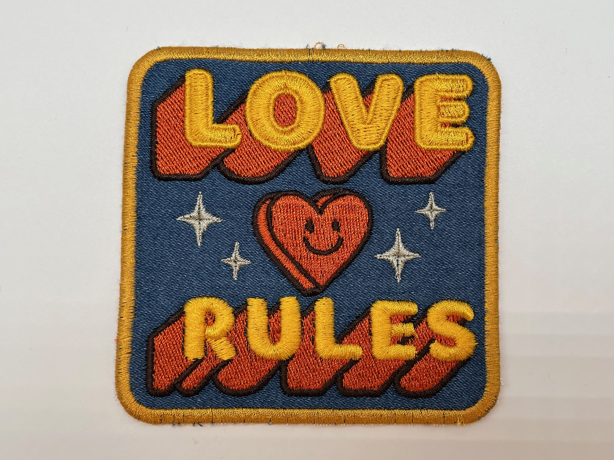 Applicatie om zelf te naaien op kleding of een tas