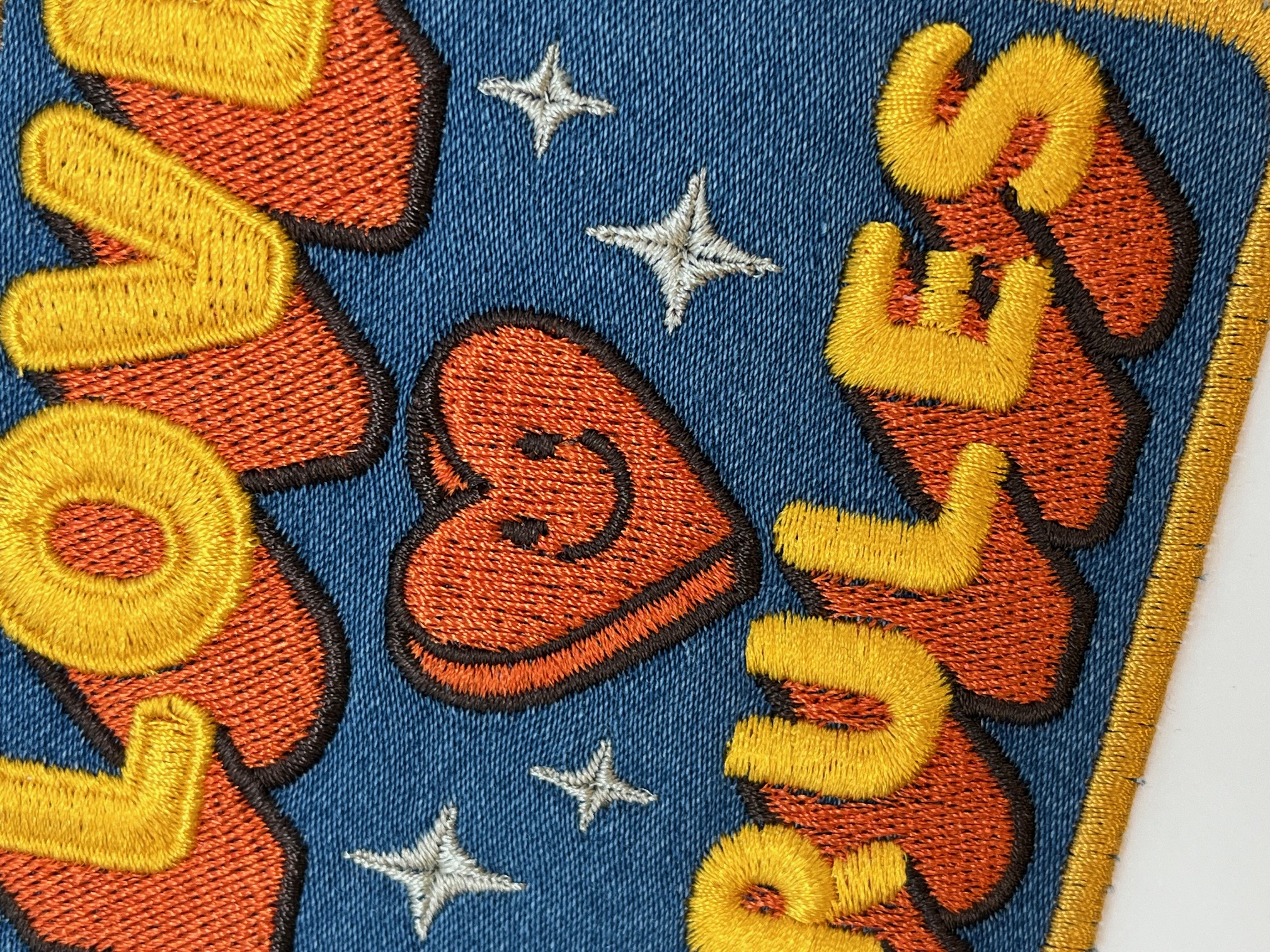 Applicatie om zelf te naaien op kleding of een tas