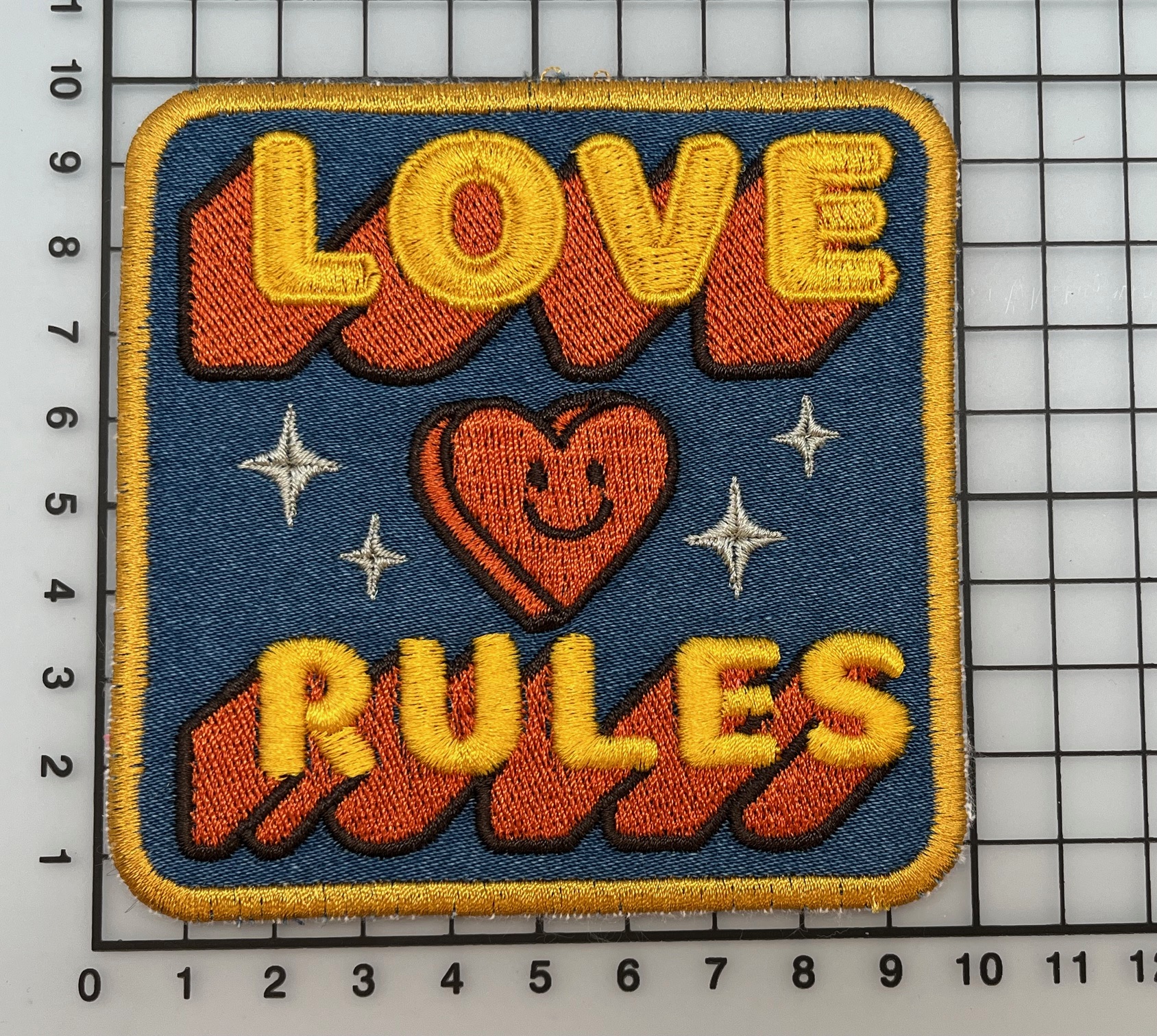 Applicatie om zelf te naaien op kleding of een tas