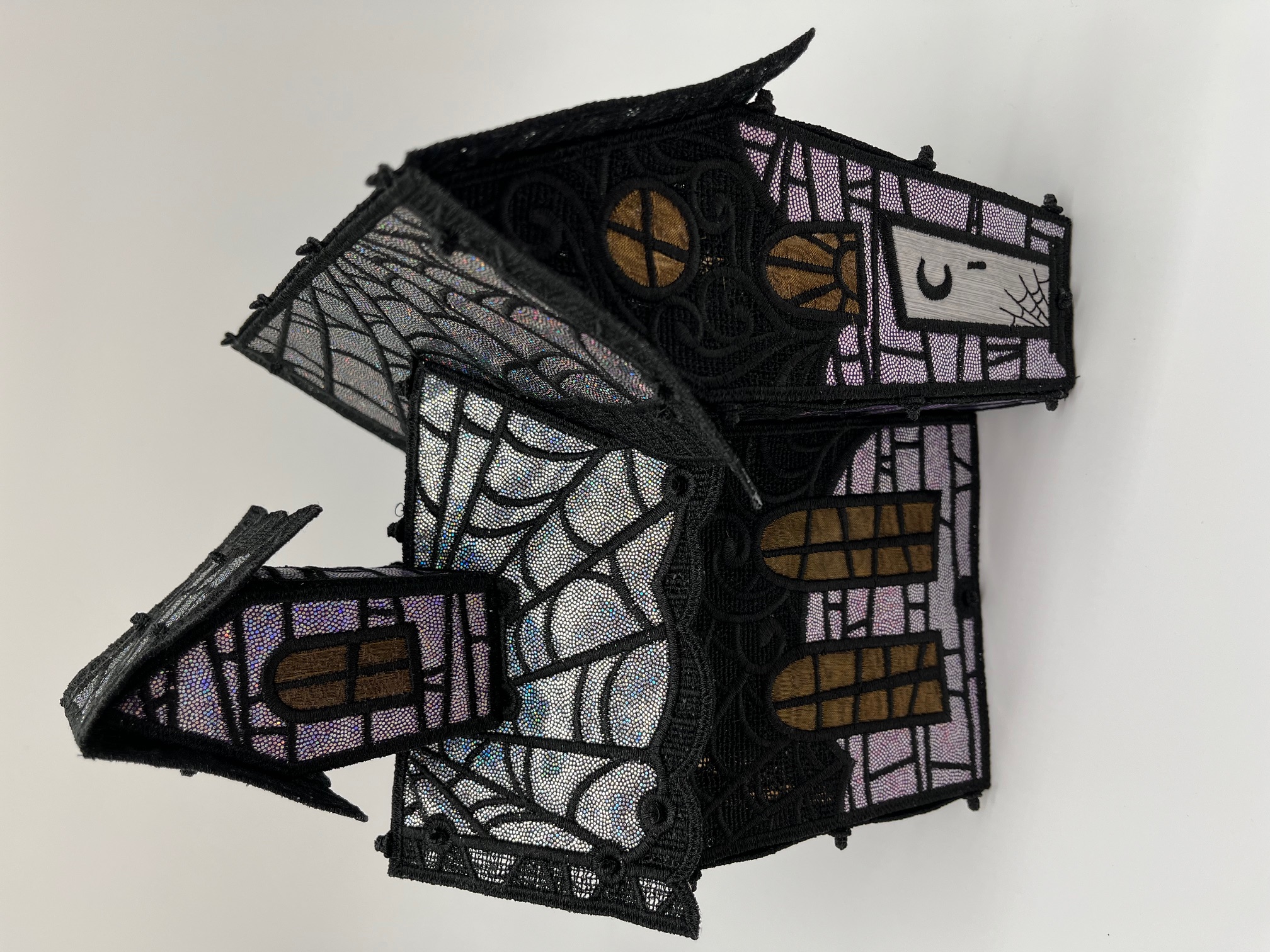 Geborduurd halloween huisje