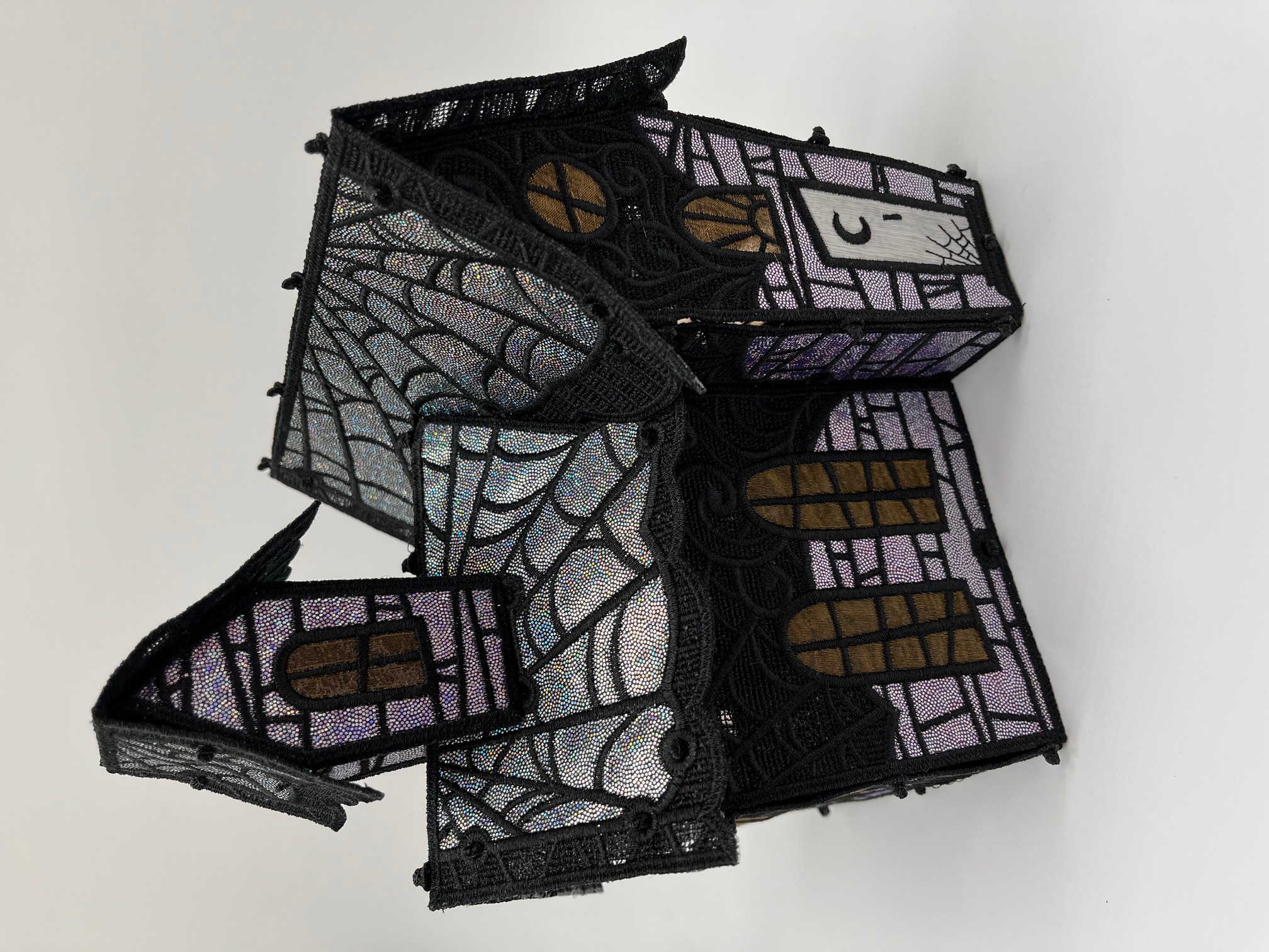 Geborduurd halloween huisje