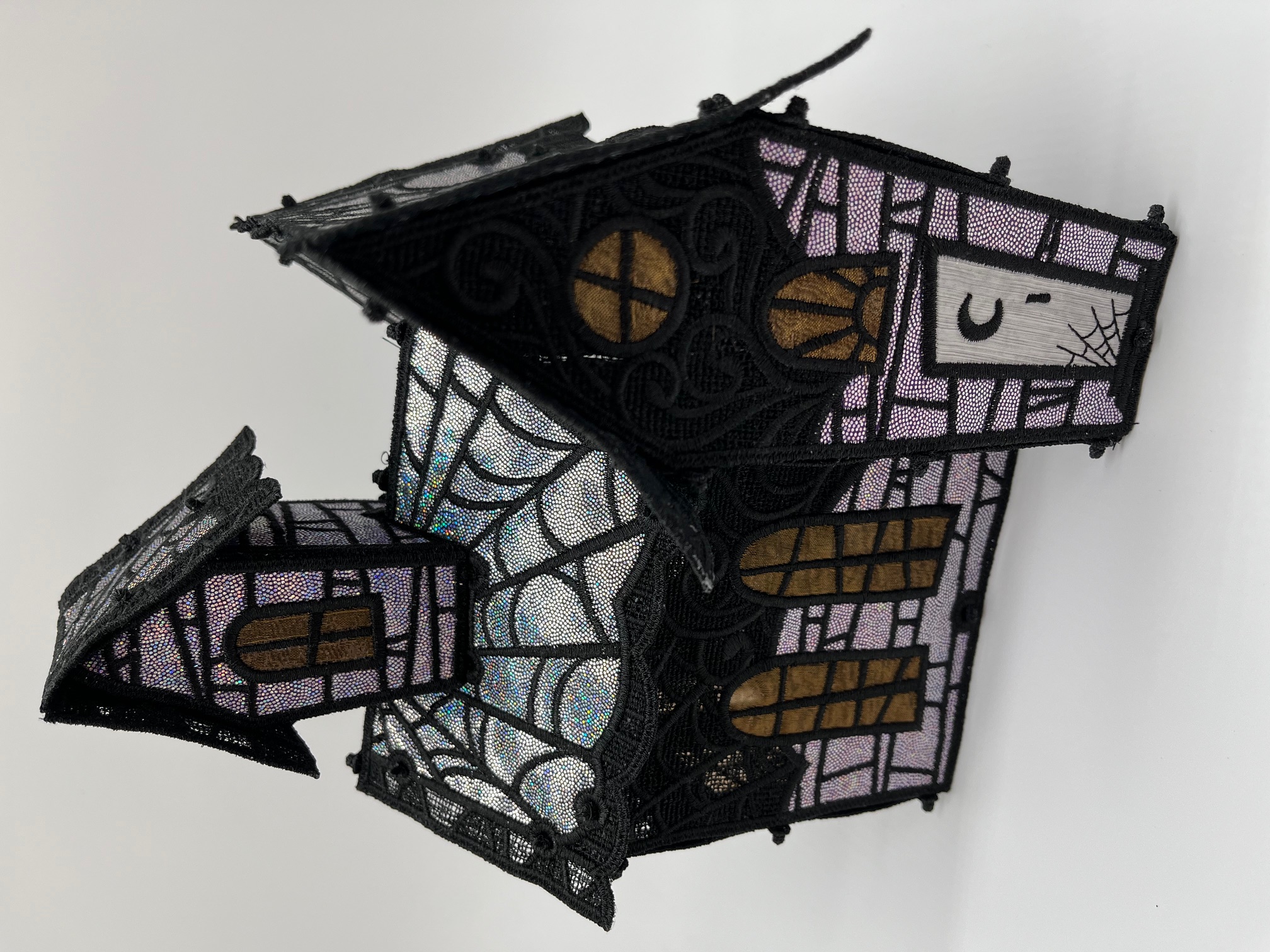 Geborduurd halloween huisje