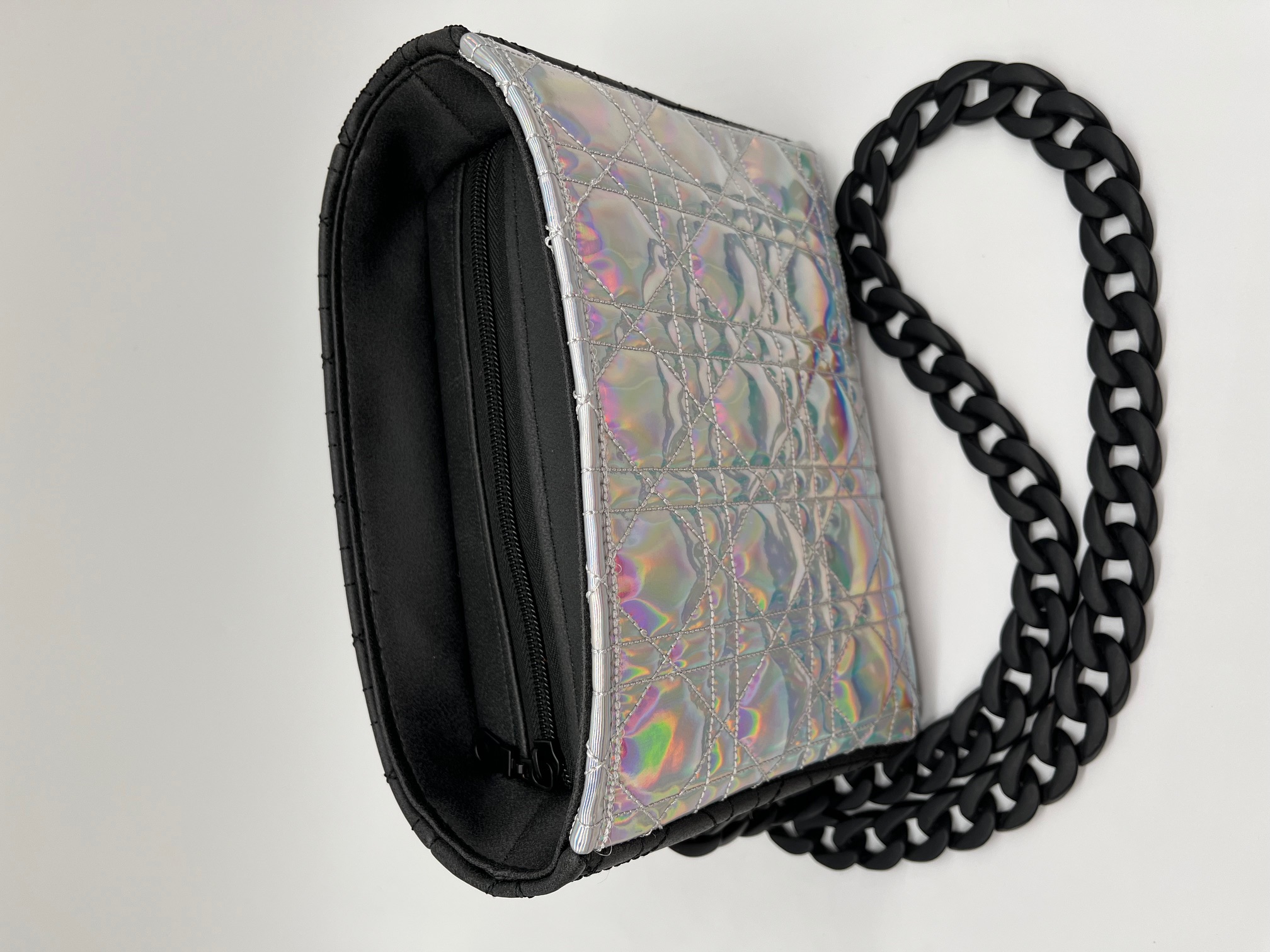 Crossbody schoudertas met geborduurde holografische voorkant